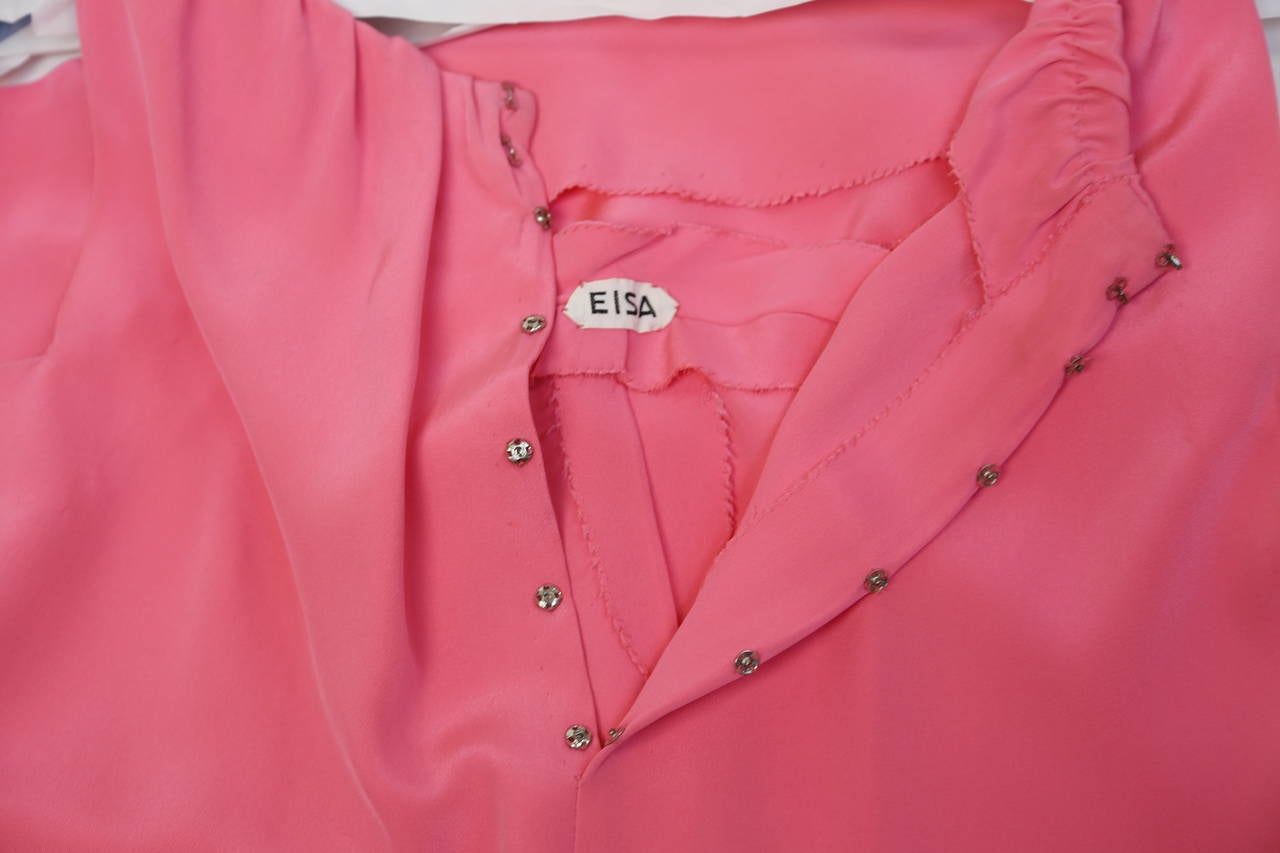 Vestido de seda rosa vibrante de alta costura de los años 60 de EISA BALENCIAGA en venta 4
