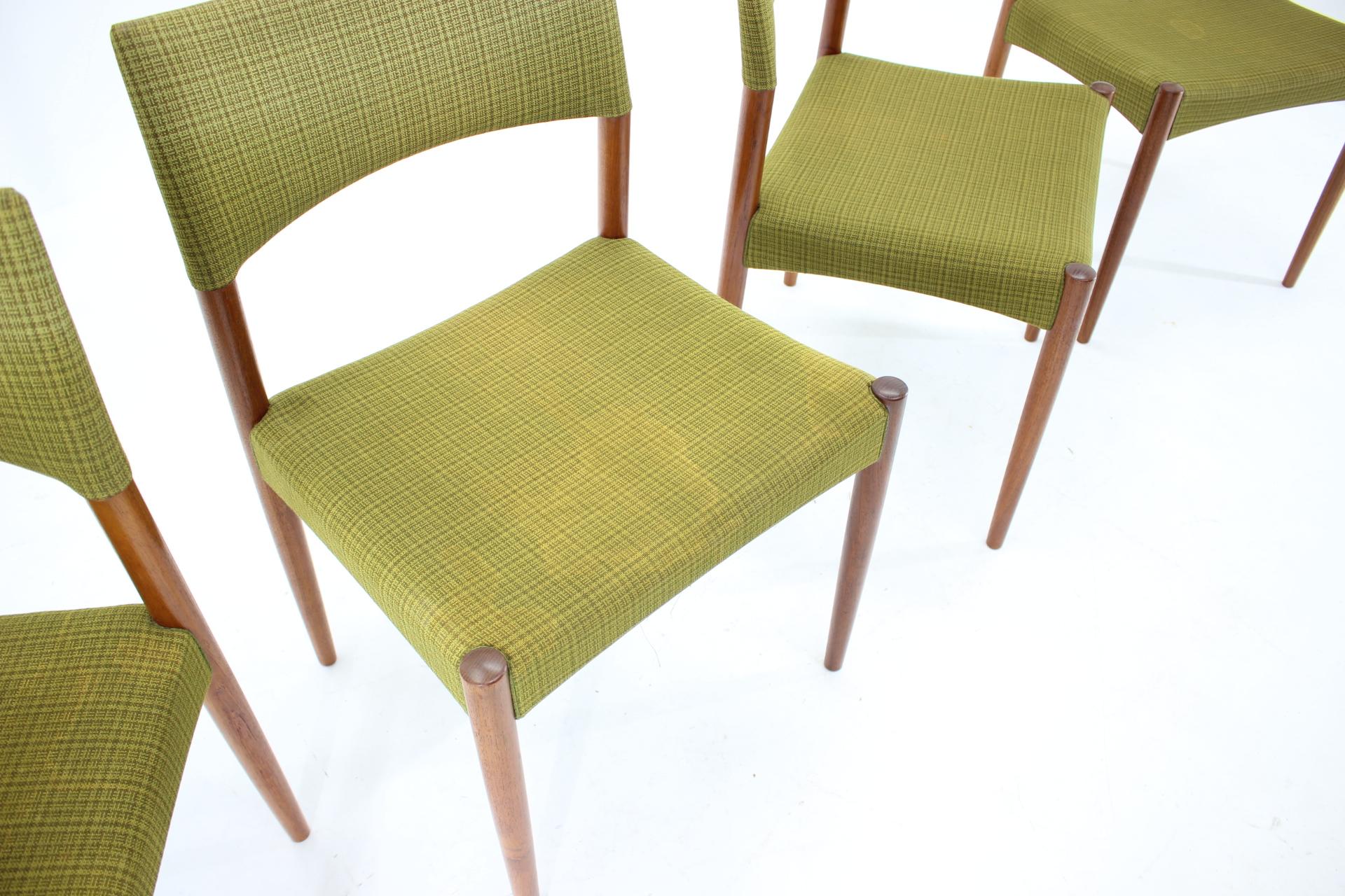 - Original upholstery with some signs of use 
- The wooden parts have been repolished.

 