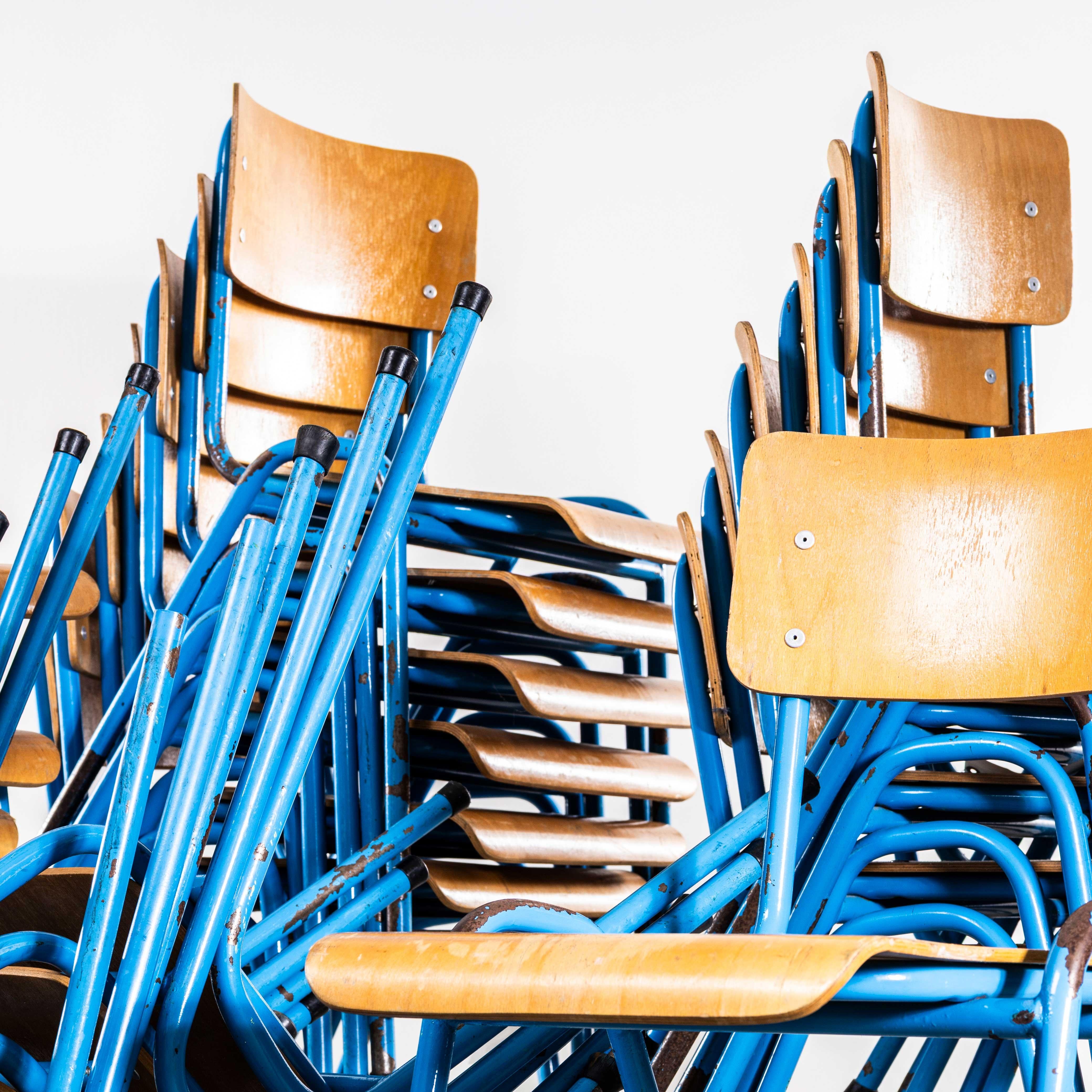 Sedie da pranzo impilabili Elbe blu del 1960 In condizioni buone in vendita a Hook, Hampshire