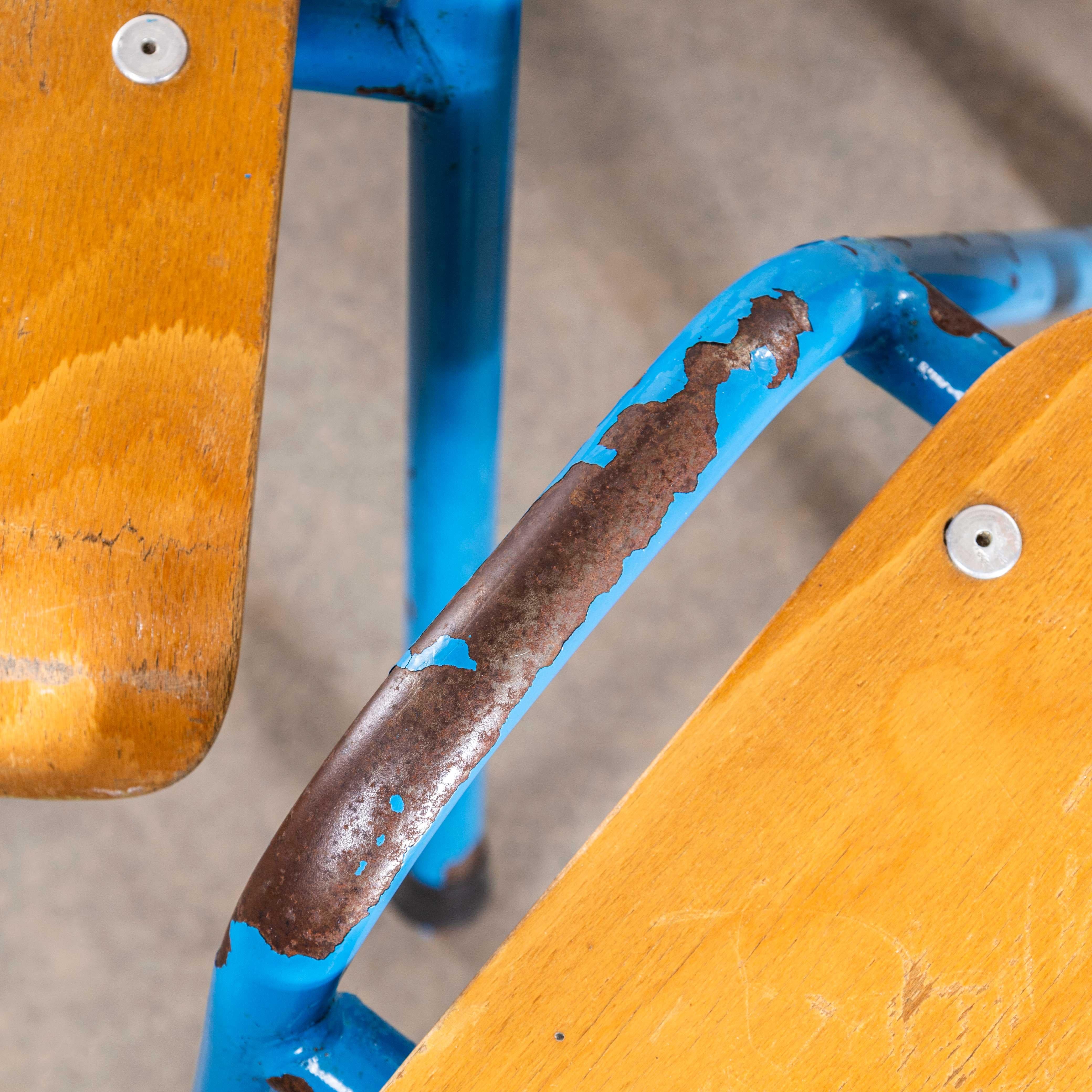 Metà XX secolo Sedie da pranzo impilabili Elbe blu del 1960 in vendita