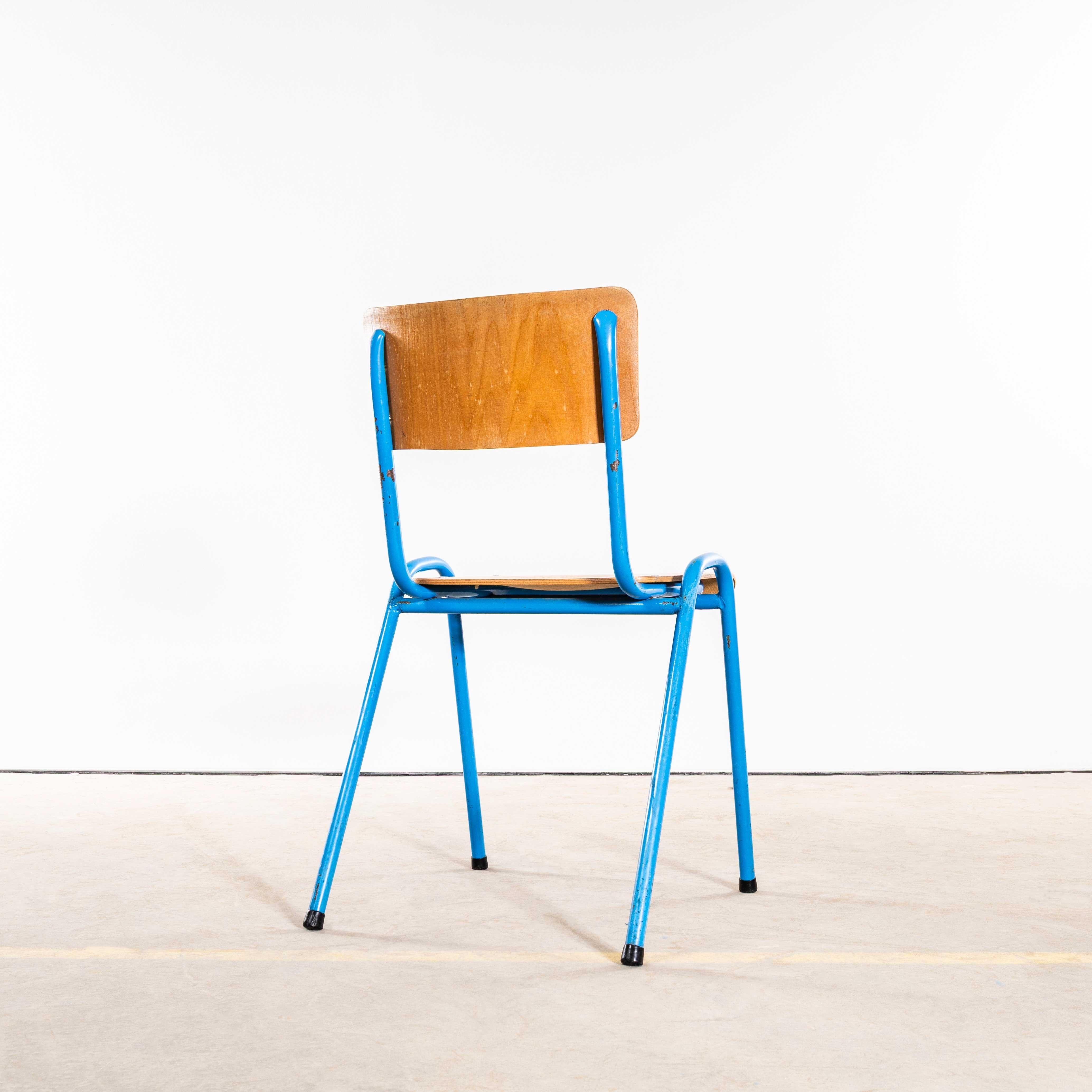 Sedie da pranzo impilabili Elbe blu del 1960 in vendita 3