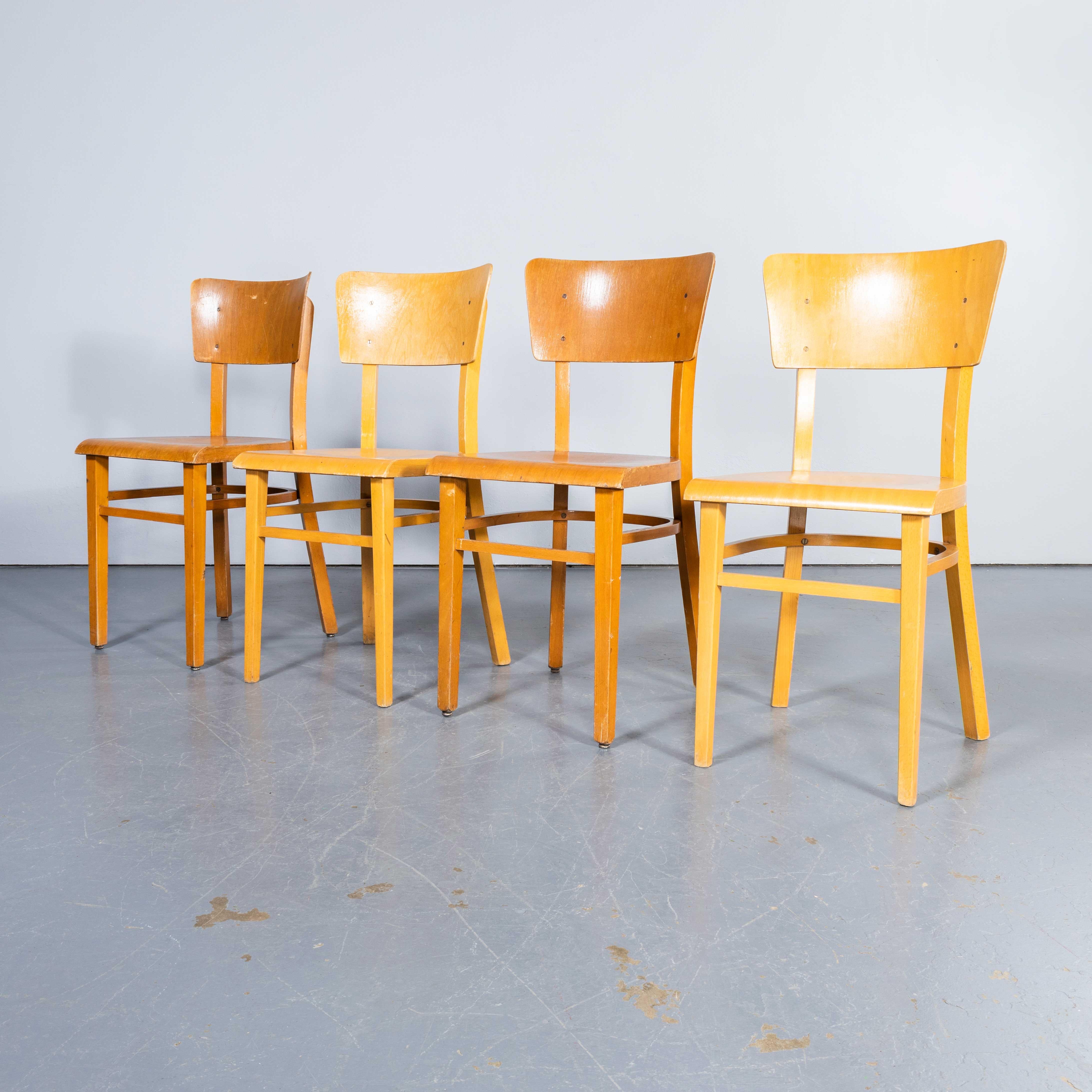 1960er Jahre Elegant zurück Original Thonet Esszimmerstühle - Set von vier im Zustand „Gut“ im Angebot in Hook, Hampshire
