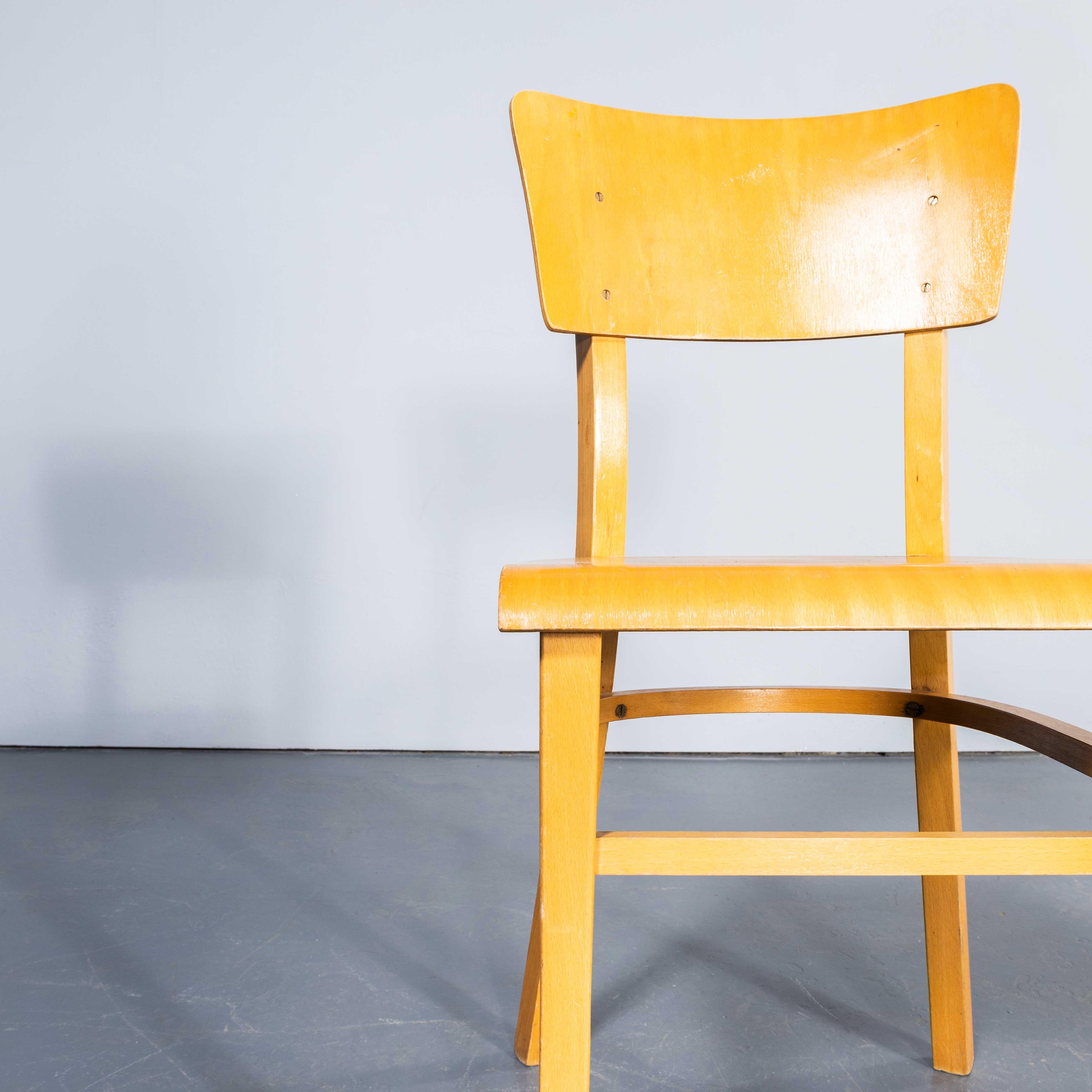 1960er Jahre Elegant zurück Original Thonet Esszimmerstühle - Set von vier im Angebot 3