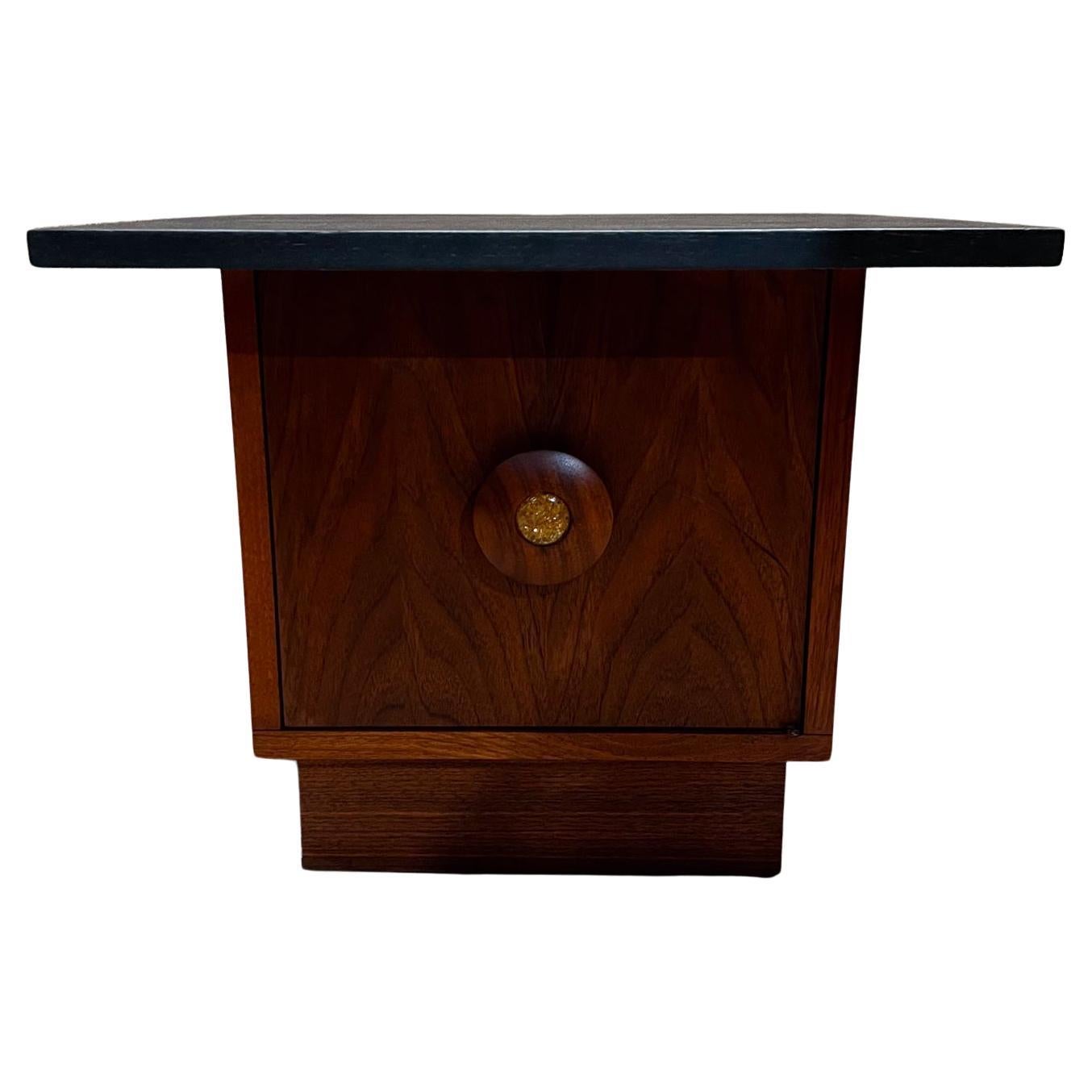 1960er Brown Saltman John Keal Stilvoller Schwarznuss-Tischschrank
