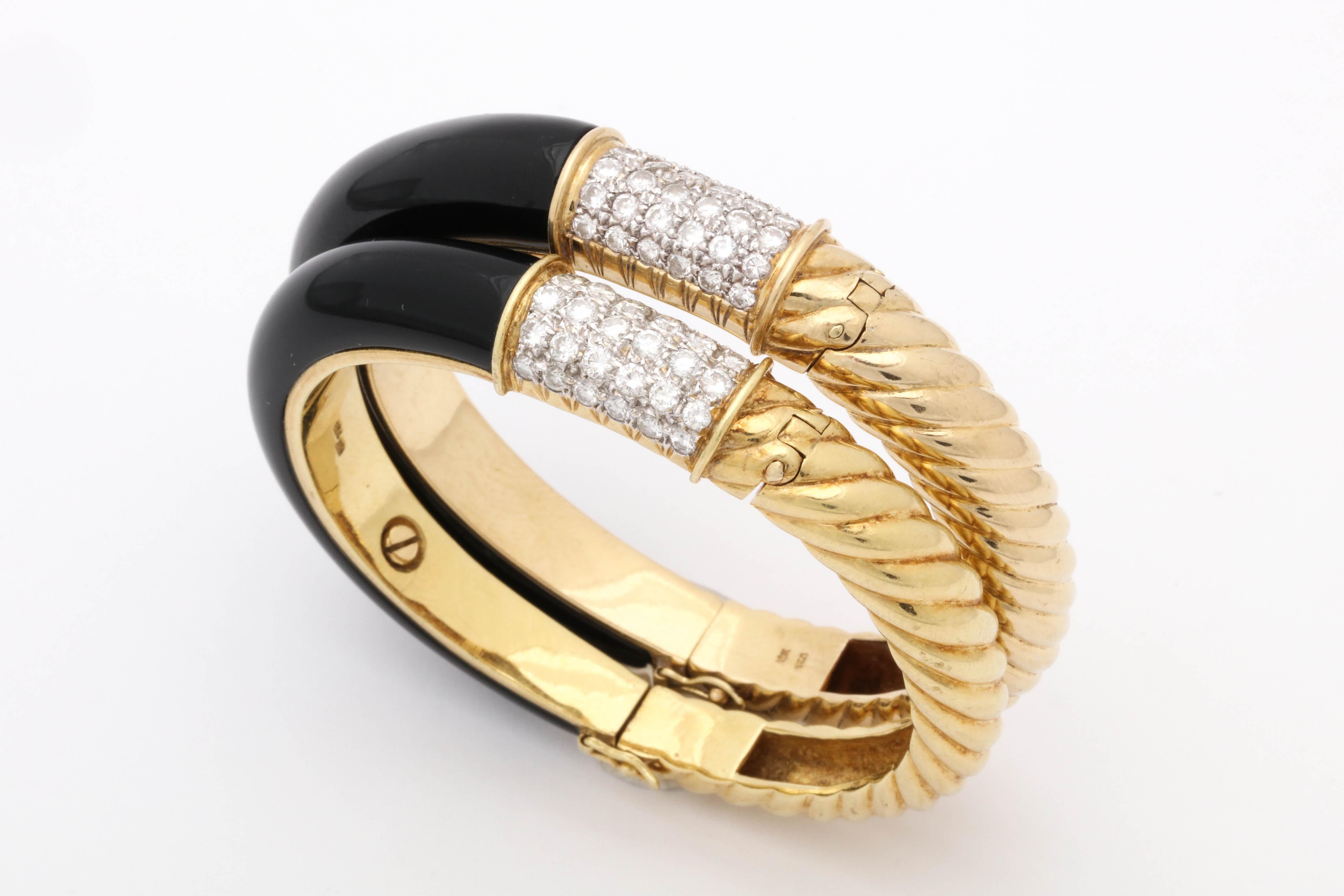 1960s Elegant Custom Cut Shiny Onyx with Diamonds Textured Gold Pair of Bangles 7