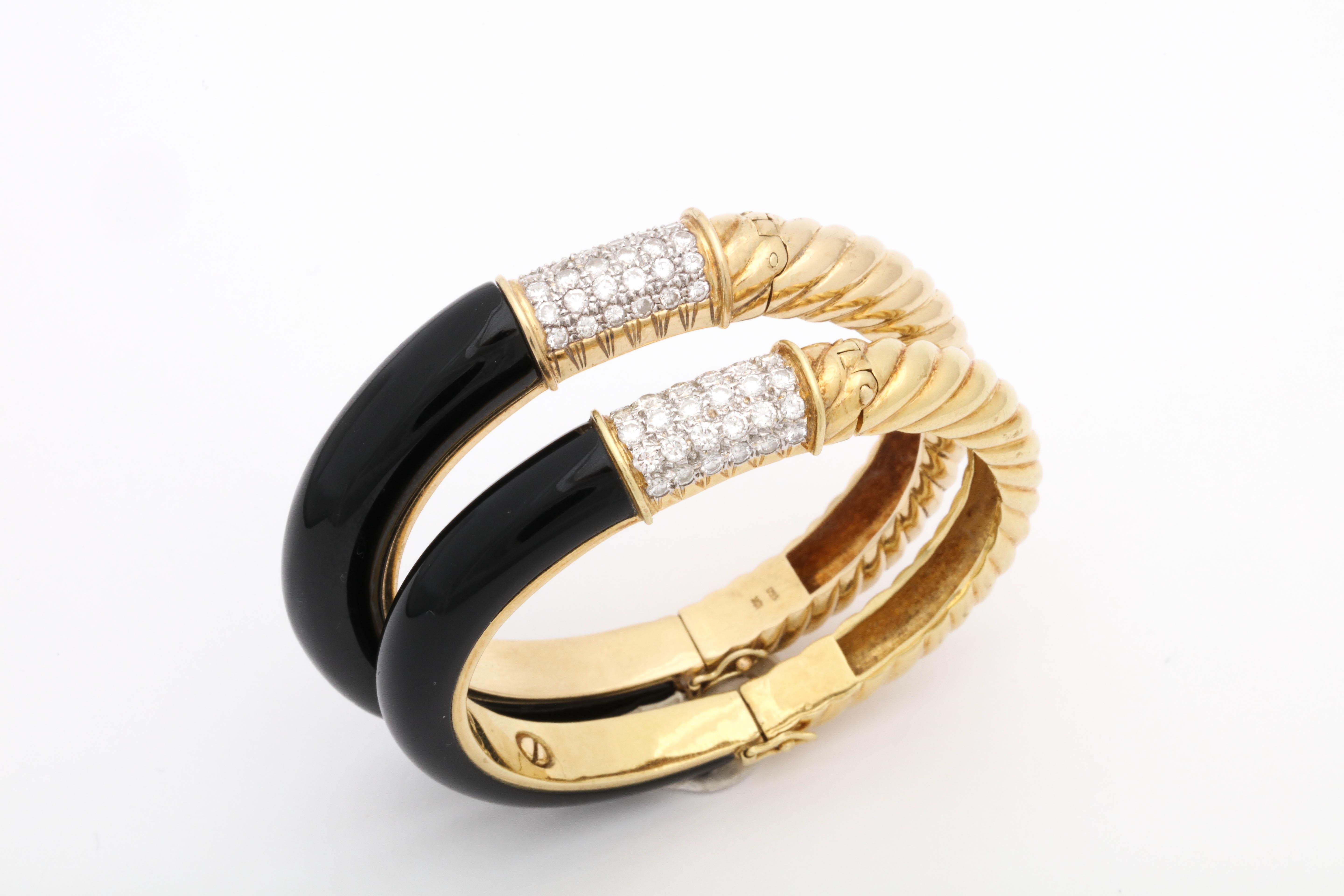 1960s Elegant Custom Cut Shiny Onyx with Diamonds Textured Gold Pair of Bangles 8