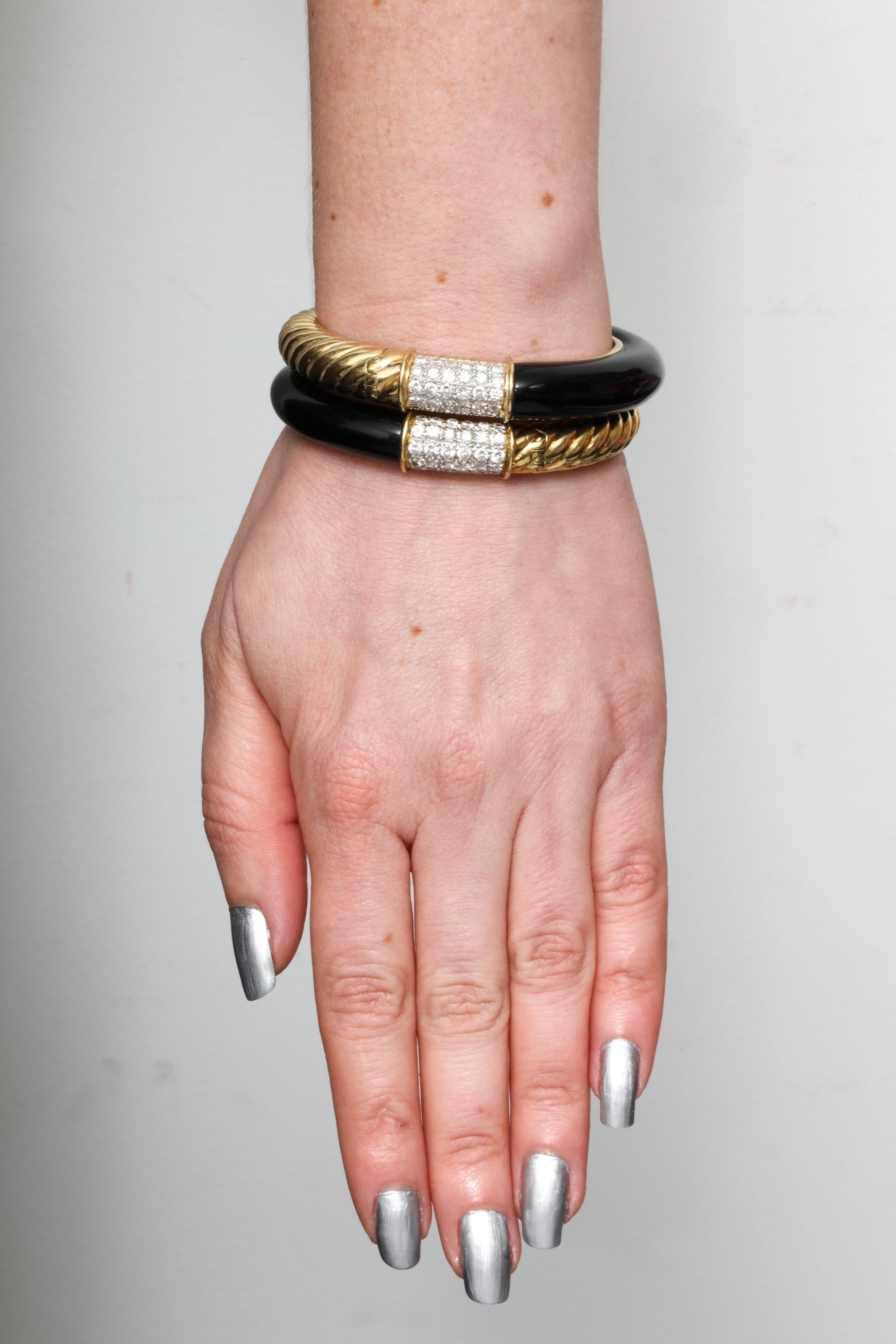 1960s Elegant Custom Cut Shiny Onyx with Diamonds Textured Gold Pair of Bangles 9