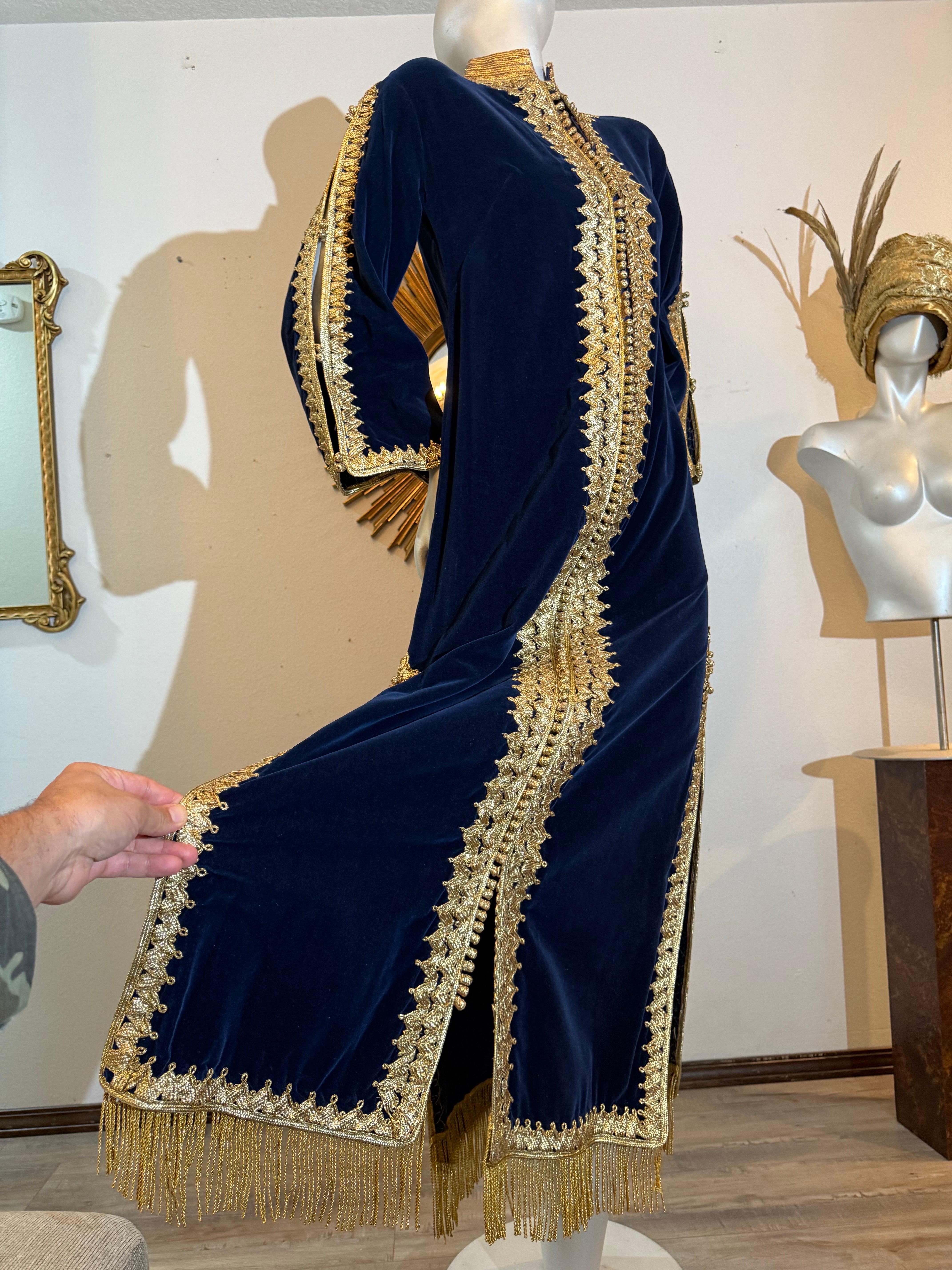 1960s Elegant Moroccan Sapphire Blue Velvet Caftan w Gorgeous Gold Braidwork For Sale 5