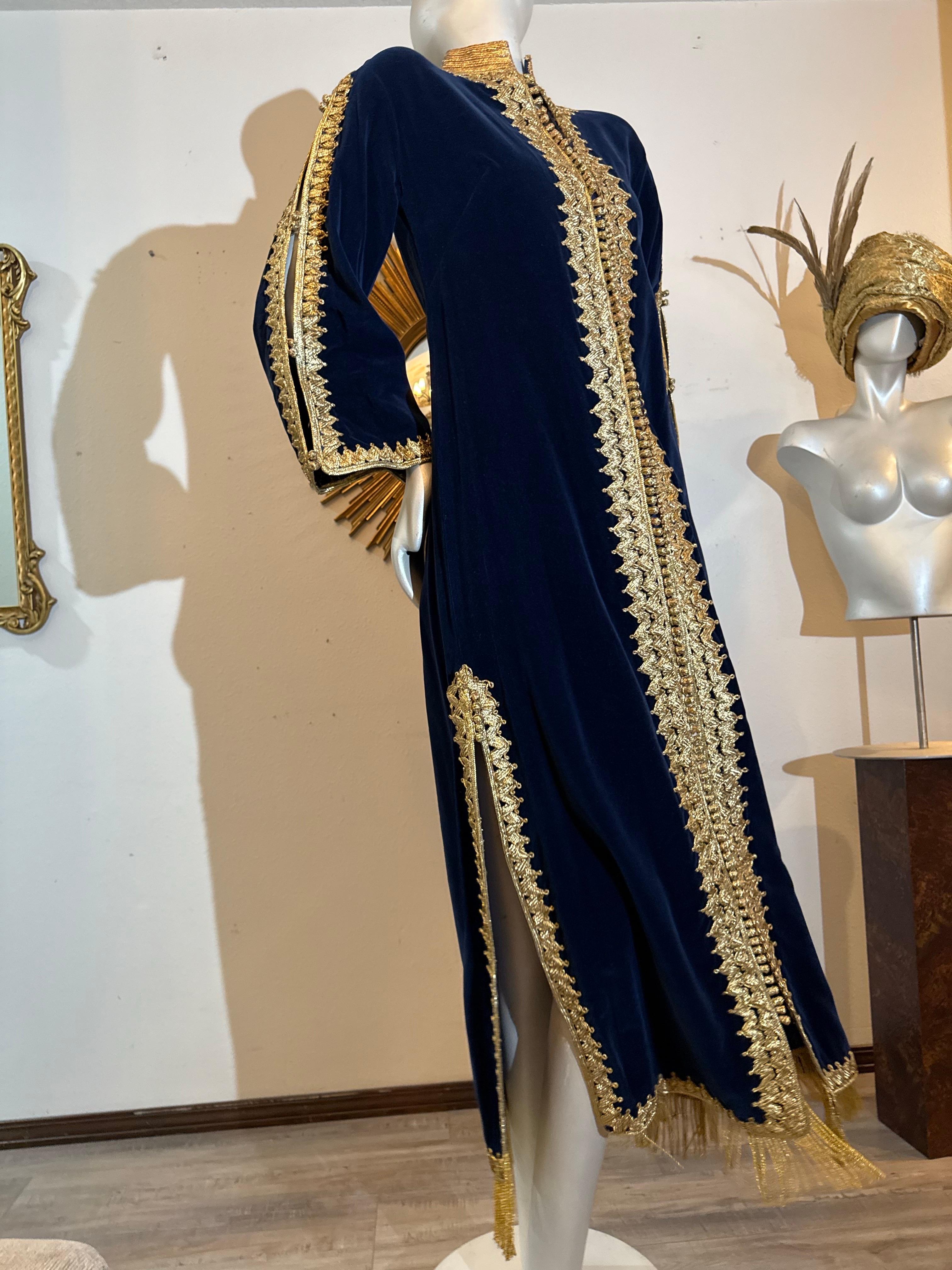 1960s Elegant Moroccan Sapphire Blue Velvet Caftan w Gorgeous Gold Braidwork For Sale 7