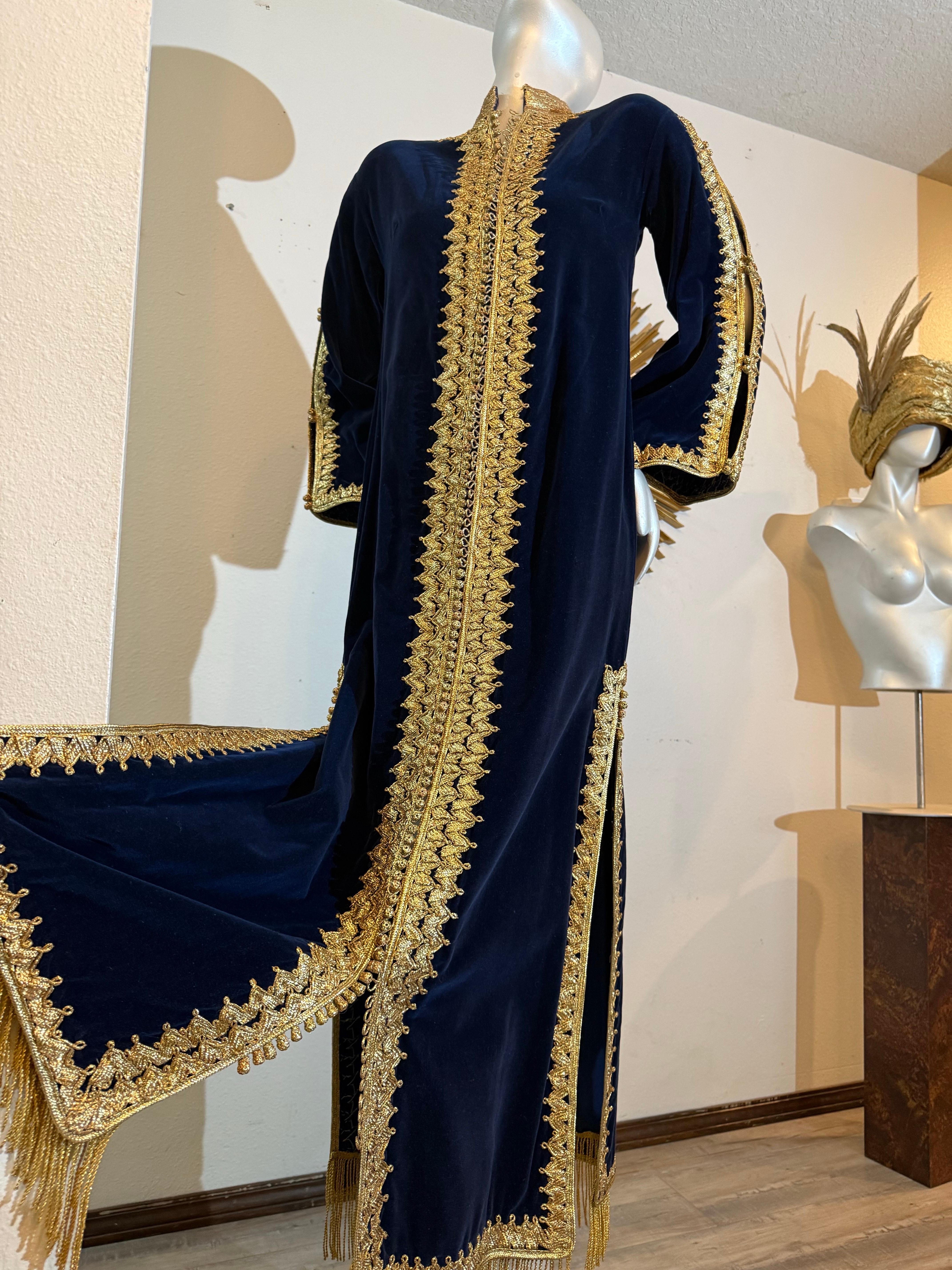 1960s Elegant Moroccan Sapphire Blue Velvet Caftan w Gorgeous Gold Braidwork For Sale 10