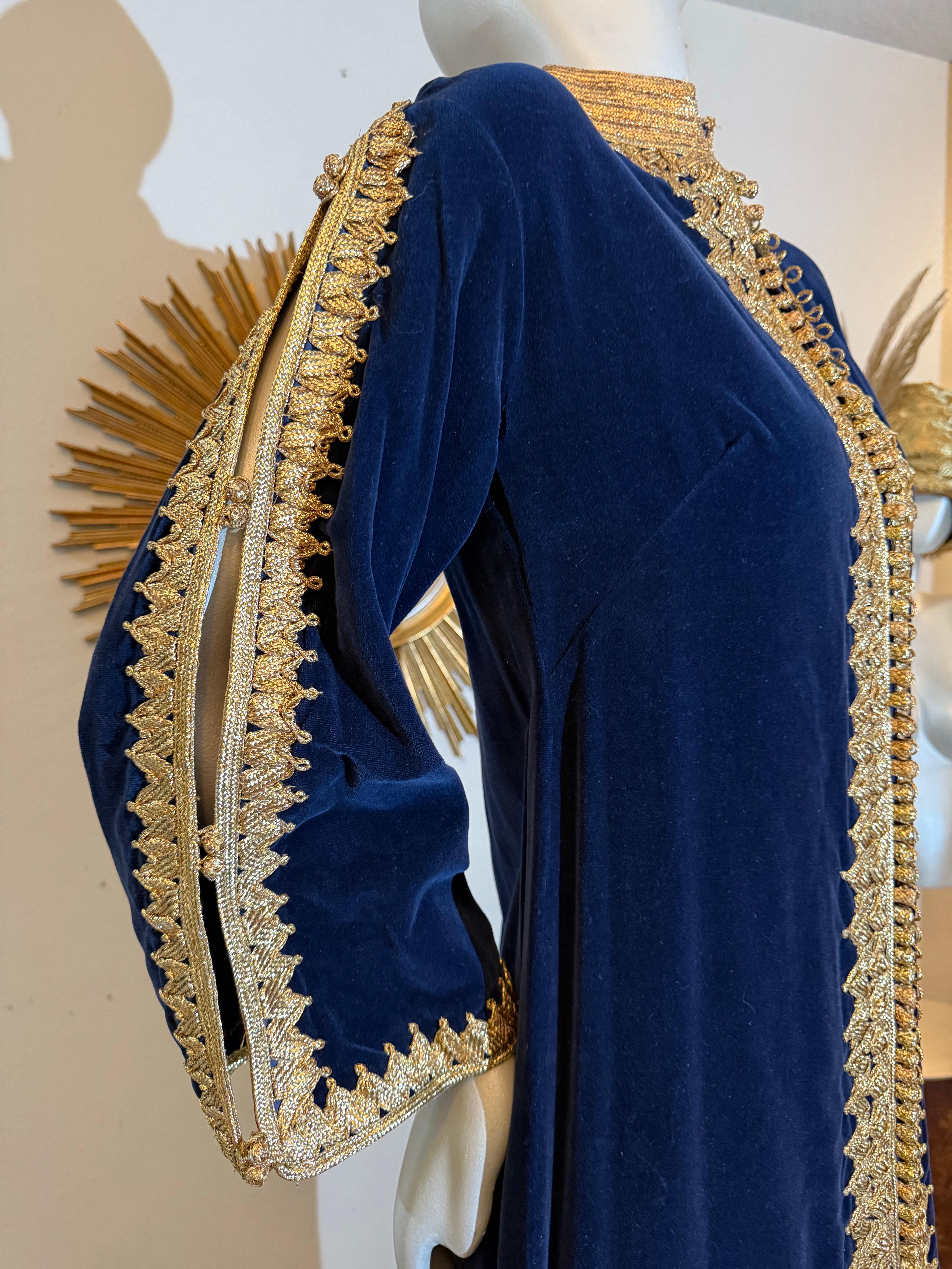 Women's 1960s Elegant Moroccan Sapphire Blue Velvet Caftan w Gorgeous Gold Braidwork For Sale