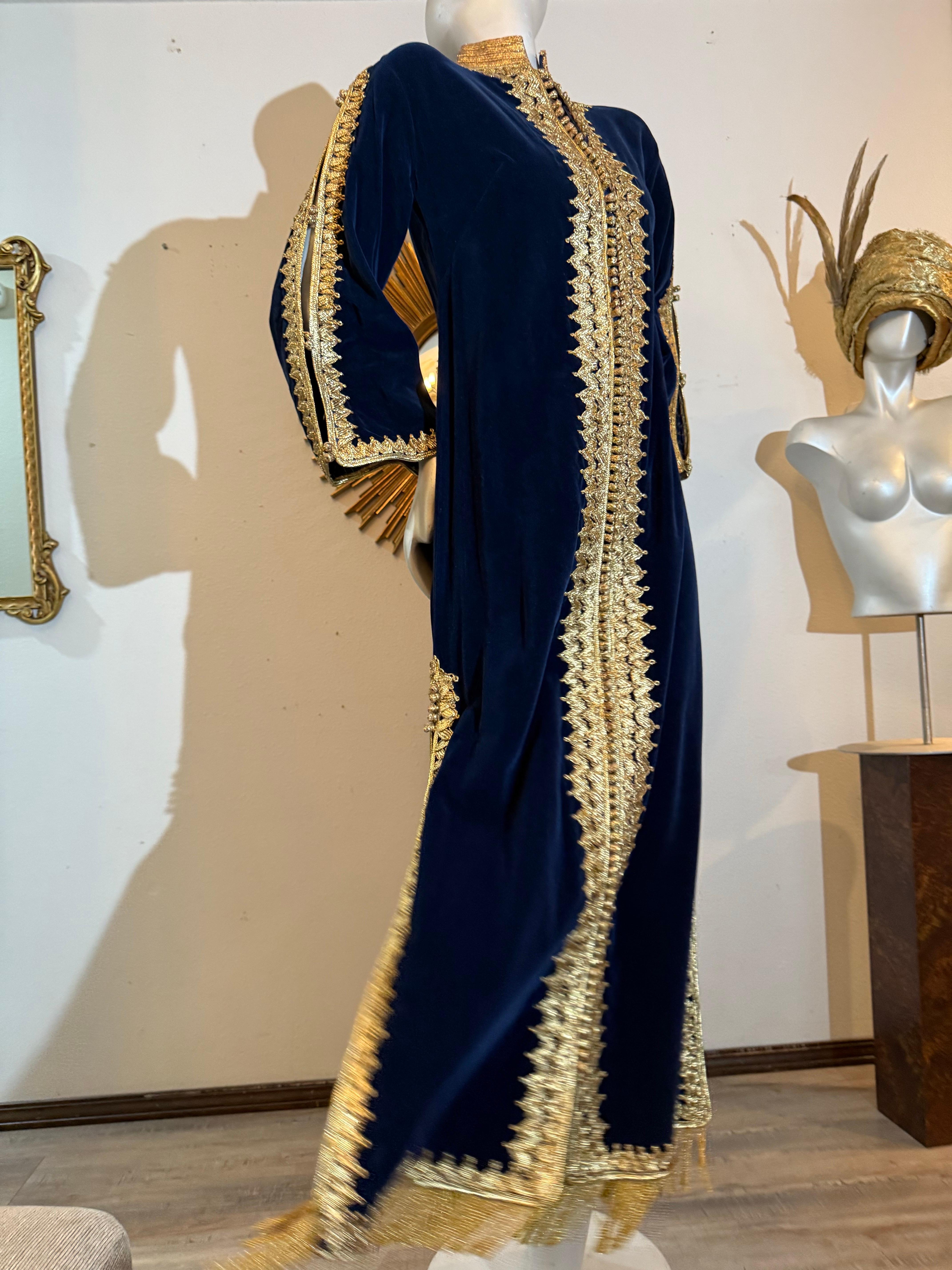 1960s Elegant Moroccan Sapphire Blue Velvet Caftan w Gorgeous Gold Braidwork For Sale 4