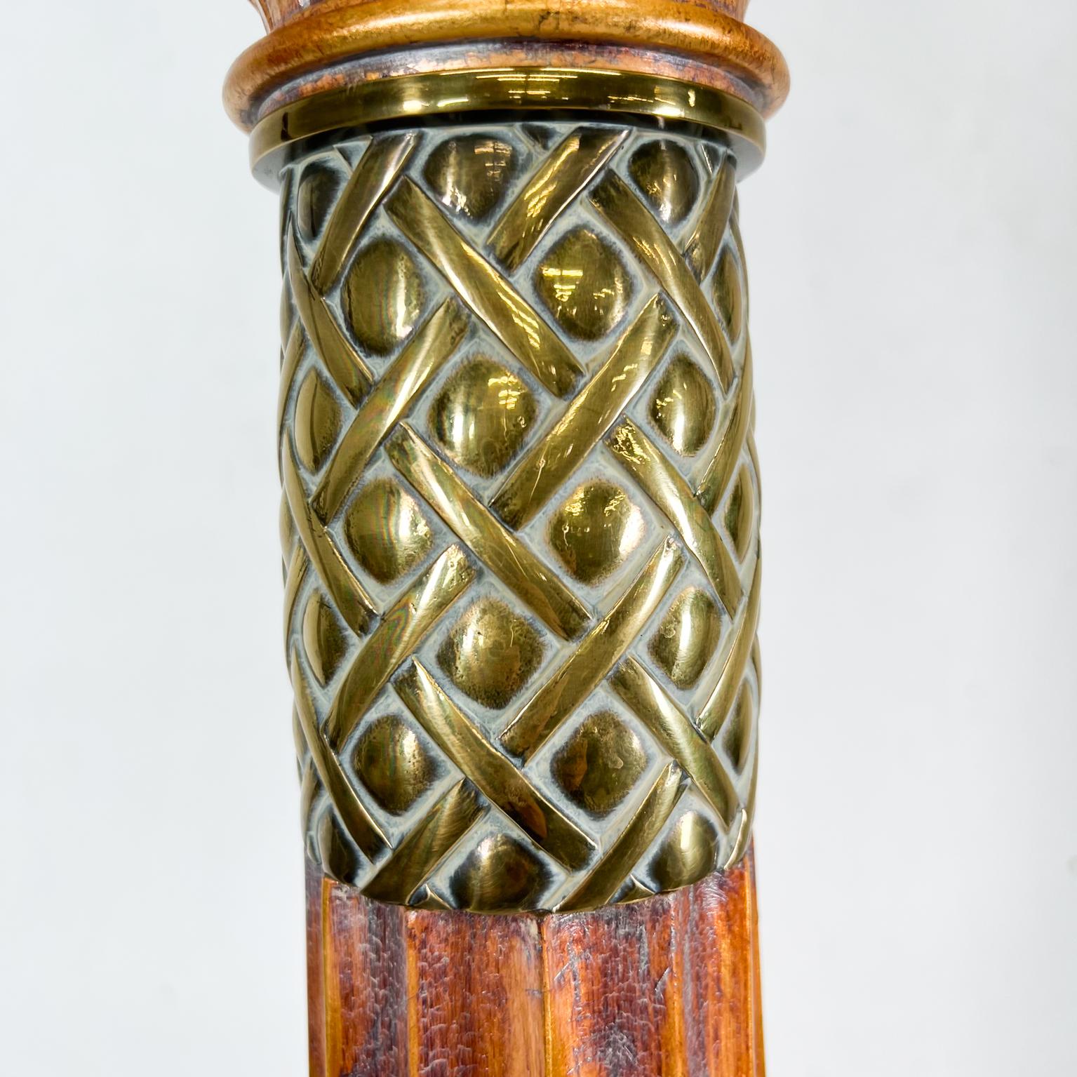 1960s Elegant Neoclassical Corinthian Table Lamp Gold Leaf Grand Tour Decor For Sale 7