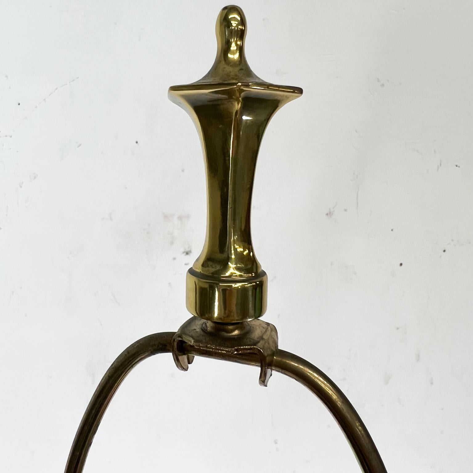 1960s Elegant Neoclassical Corinthian Table Lamp Gold Leaf Grand Tour Decor For Sale 9
