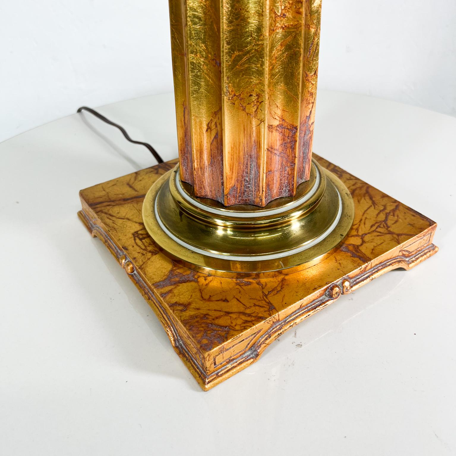 1960s Elegant Neoclassical Corinthian Table Lamp Gold Leaf Grand Tour Decor For Sale 3