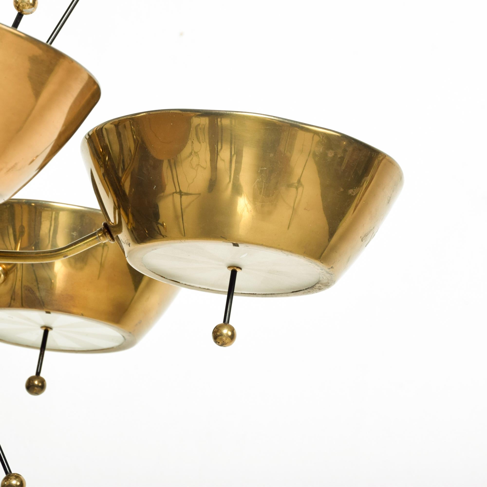 Mid-Century Modern 1960s Elegant Sputnik Five Cup Brass Chandelier Style of Paavo Tynell, Italy