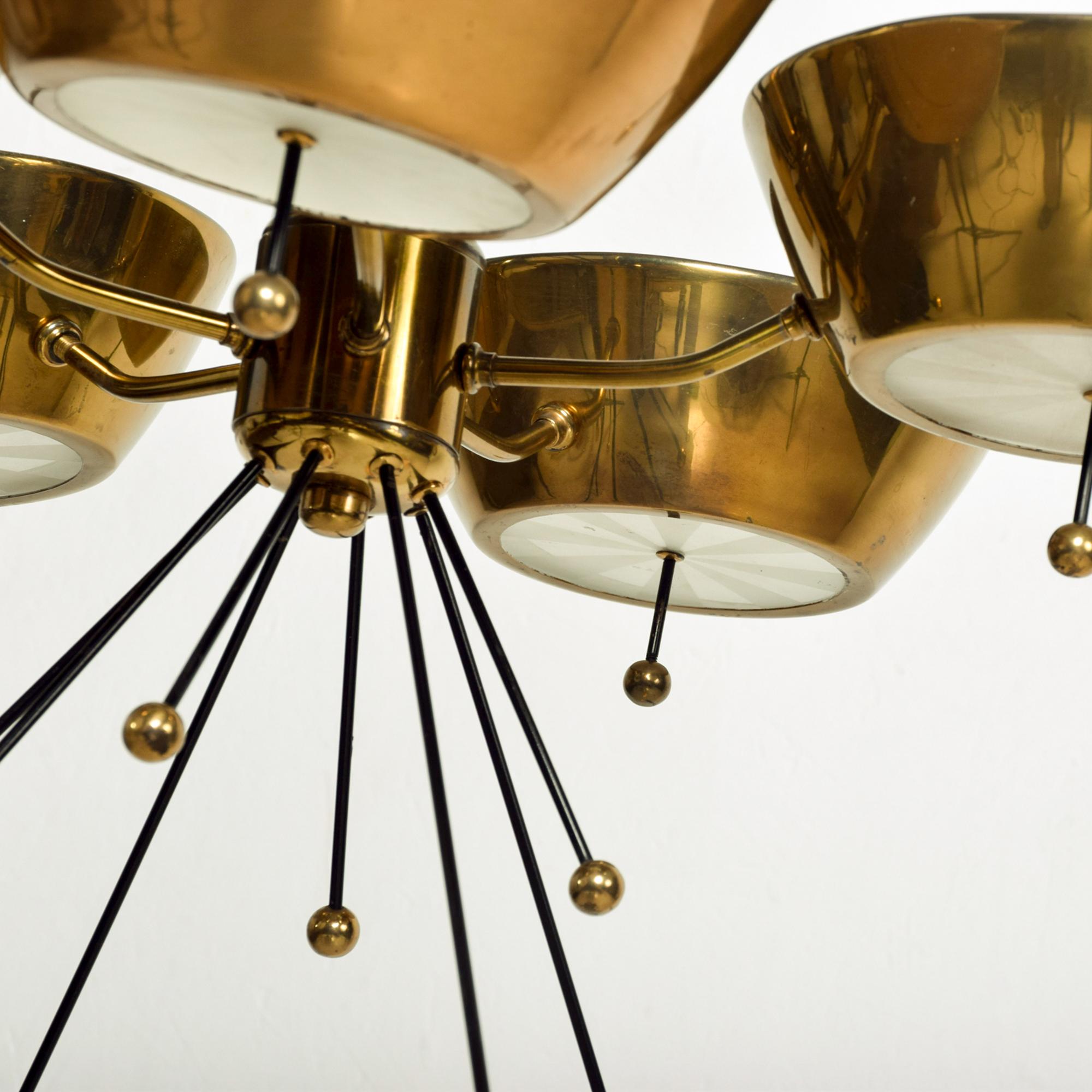 Mid-20th Century 1960s Elegant Sputnik Five Cup Brass Chandelier Style of Paavo Tynell, Italy