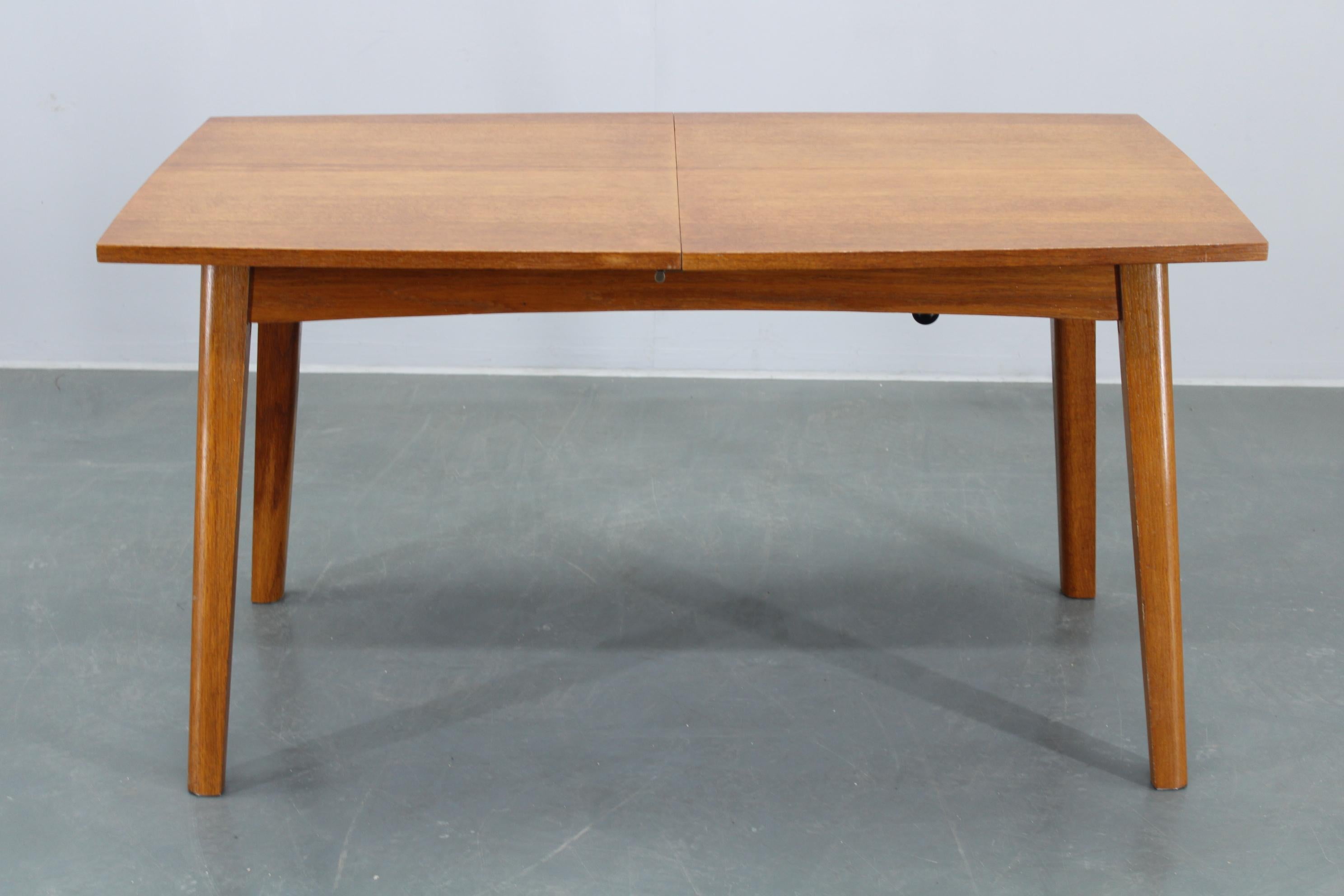  - Altura regulable entre 65cm- 71cm
 - Extendida, la anchura es de 170 cm
 - Cuidadosamente reformado 