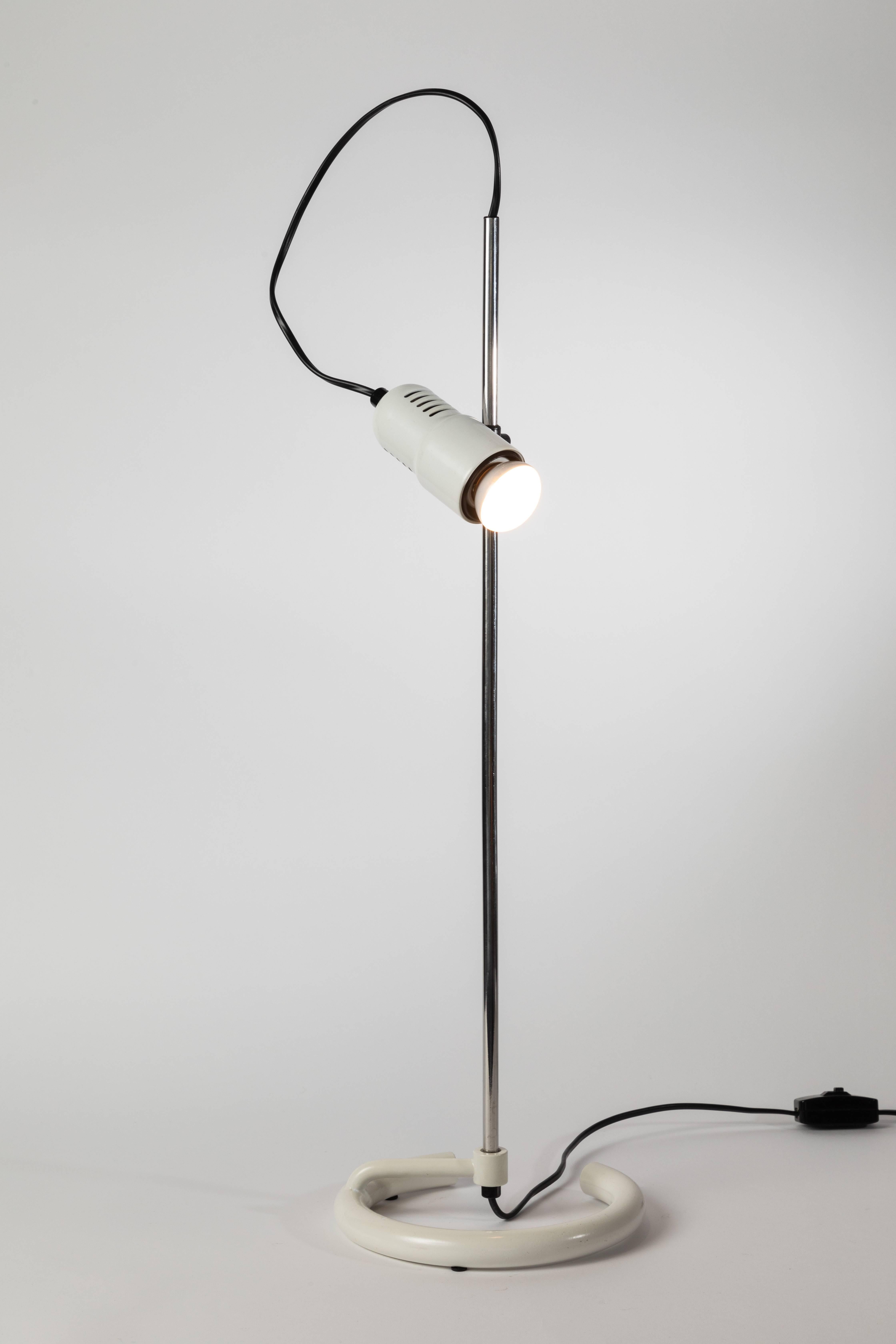 1960s Elio Martinelli table lamp for Martinelli Luce. A quintessentially 1960s Italian Minimalist design executed in chrome and white enameled metal in the manner of the iconic lighting of Joe Colombo for O-Luce. Light can adjust up/down and rotate