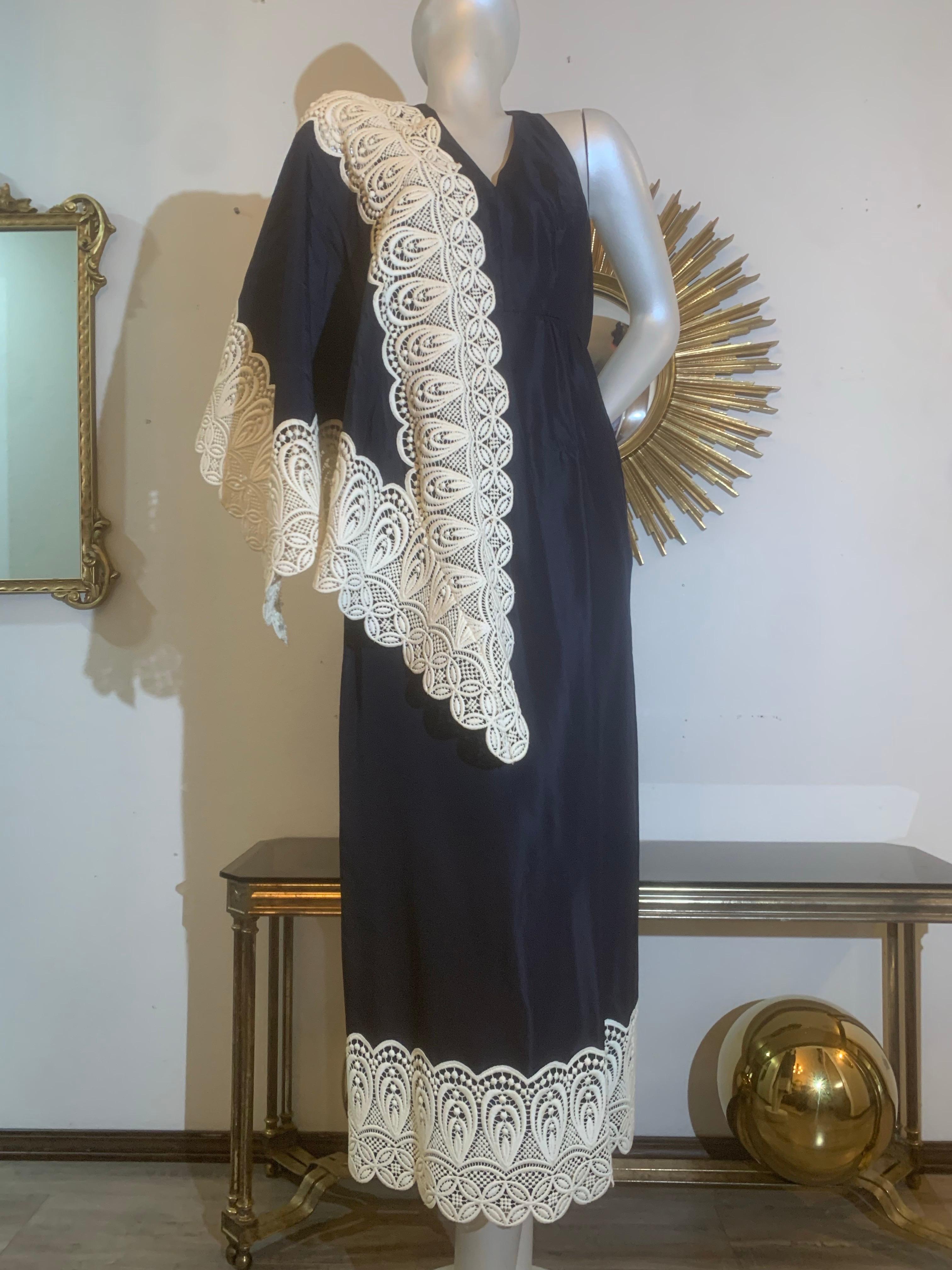 1960s Eloise Curtis Navy Blue Silk Halter Backless Dress w Lace Trim & Shawl For Sale 5