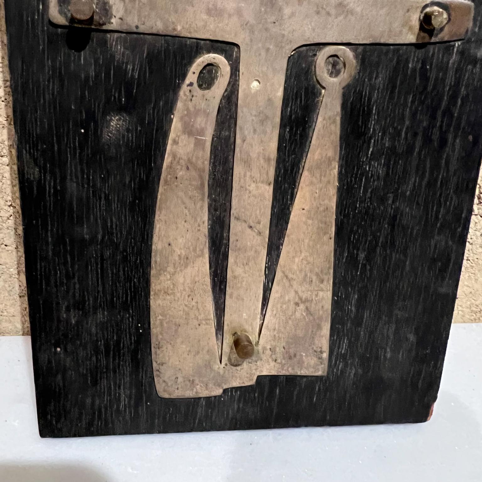 1960s Emaus Talleres Wall Art Modernist Sterling Silver Cross on Mahogany Mexico In Fair Condition In Chula Vista, CA