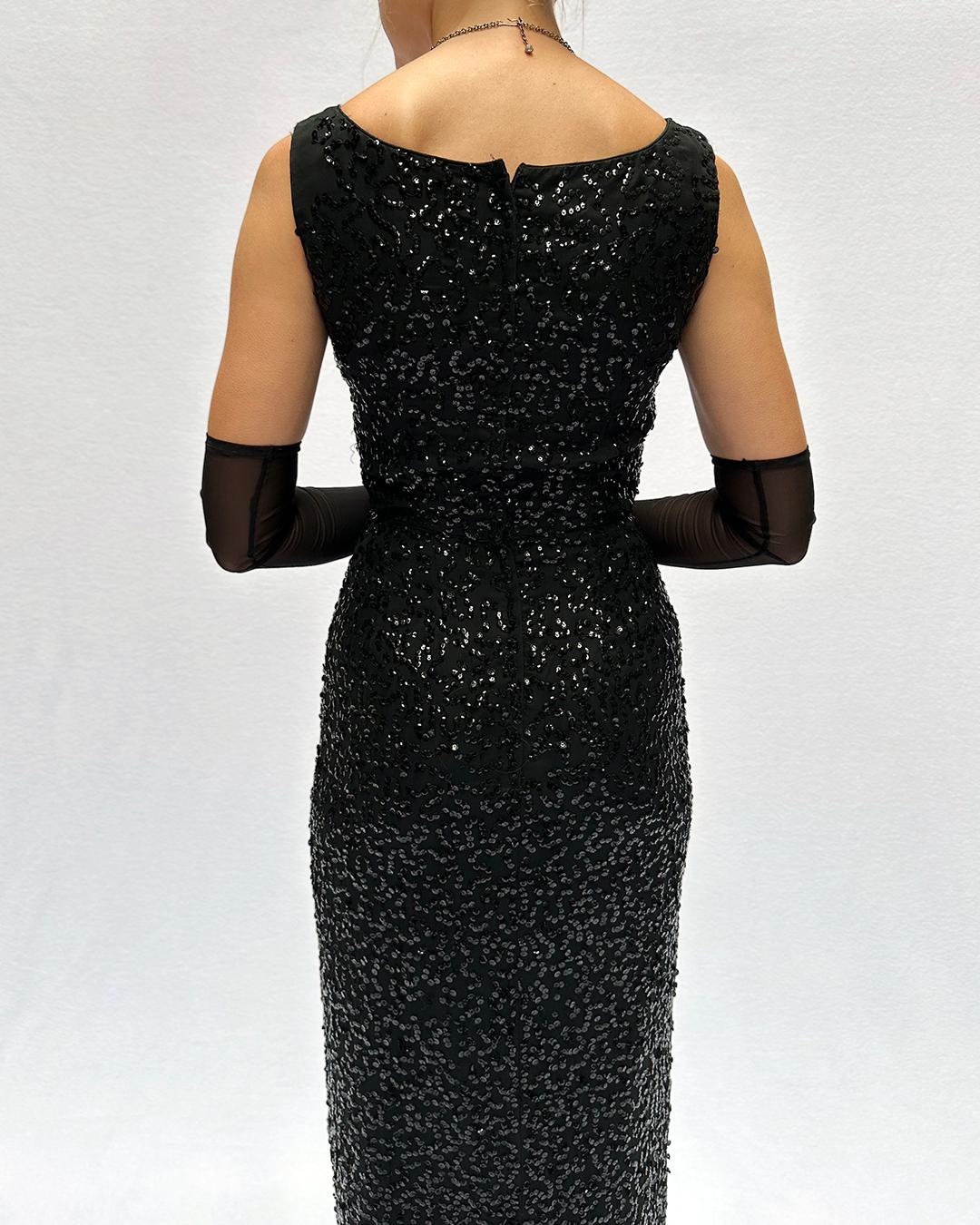 1960s Embellished Wiggle Dress For Sale 2