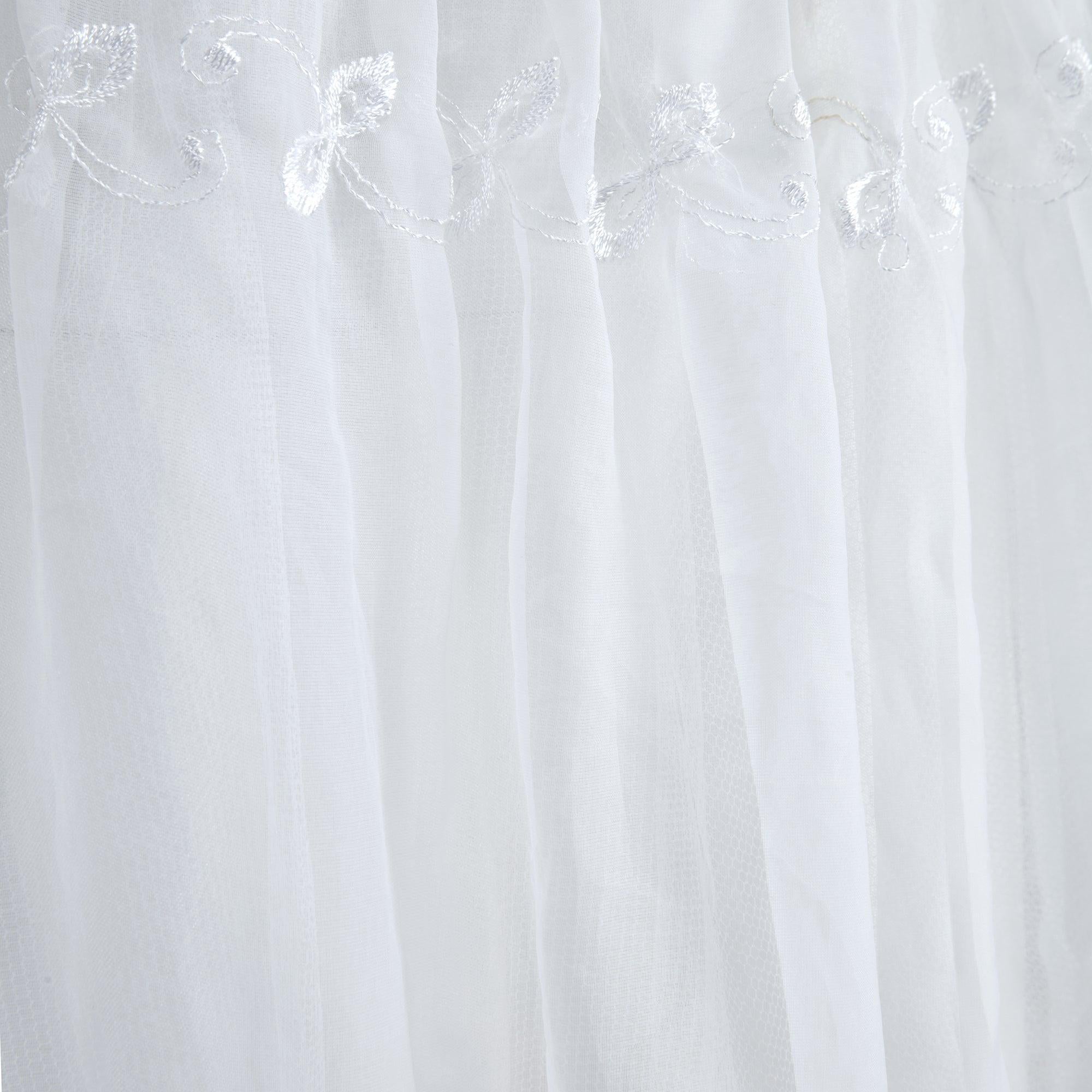 1960s Robe à manches courtes en mousseline brodée blanche Excellent état - En vente à London, GB