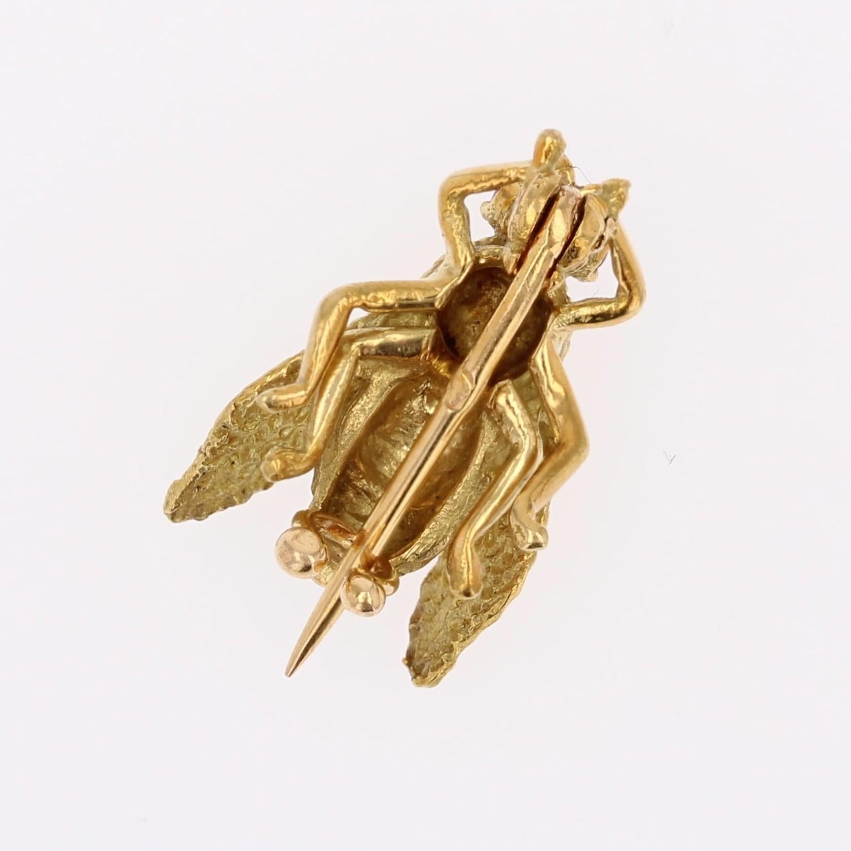 Spilla ape piccola in oro giallo 18 carati con smeraldo del 1960 in vendita 7