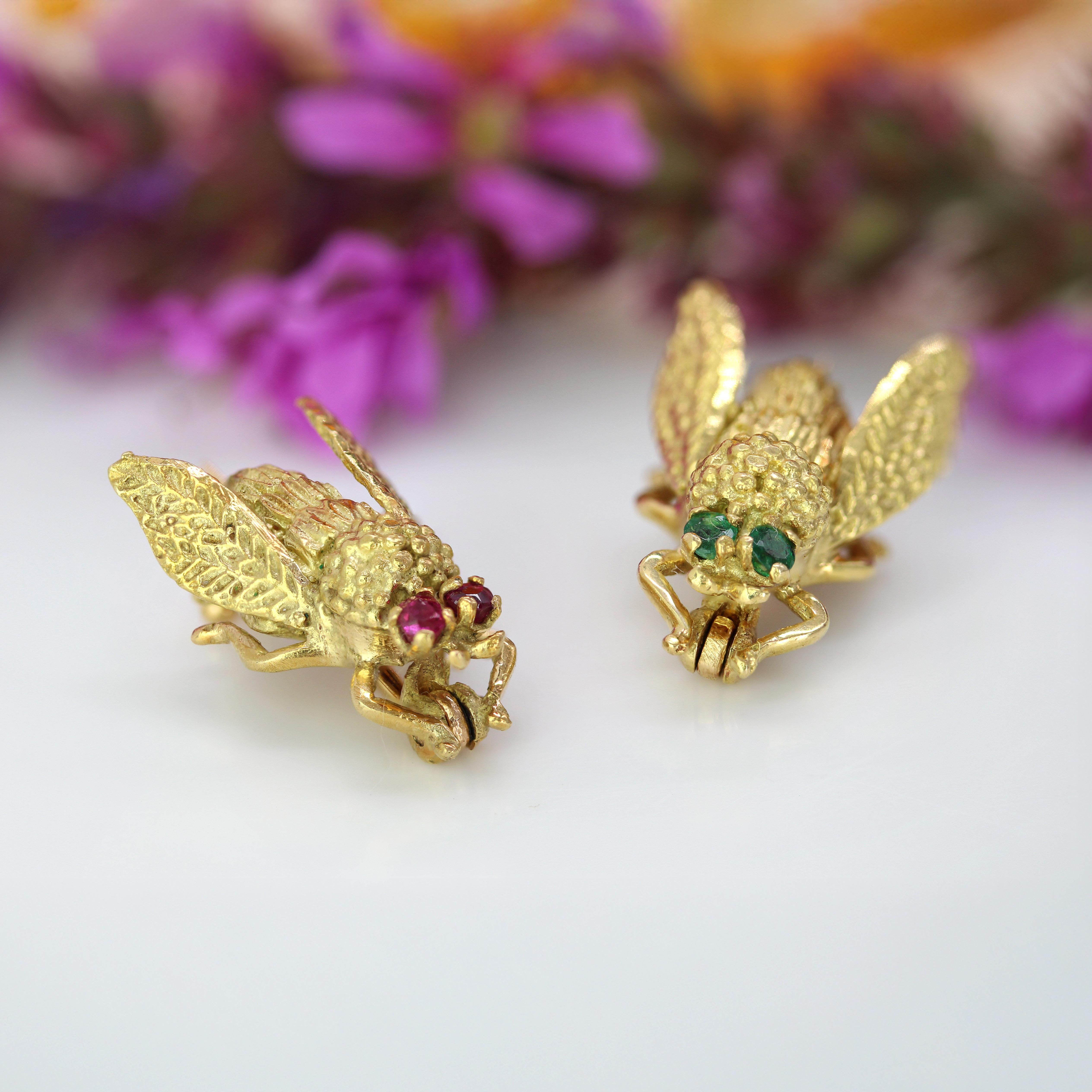 Spilla ape piccola in oro giallo 18 carati con smeraldo del 1960 in vendita 2