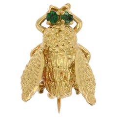 1960s Emerald 18 Karat Yellow Gold Small Bee Brooch