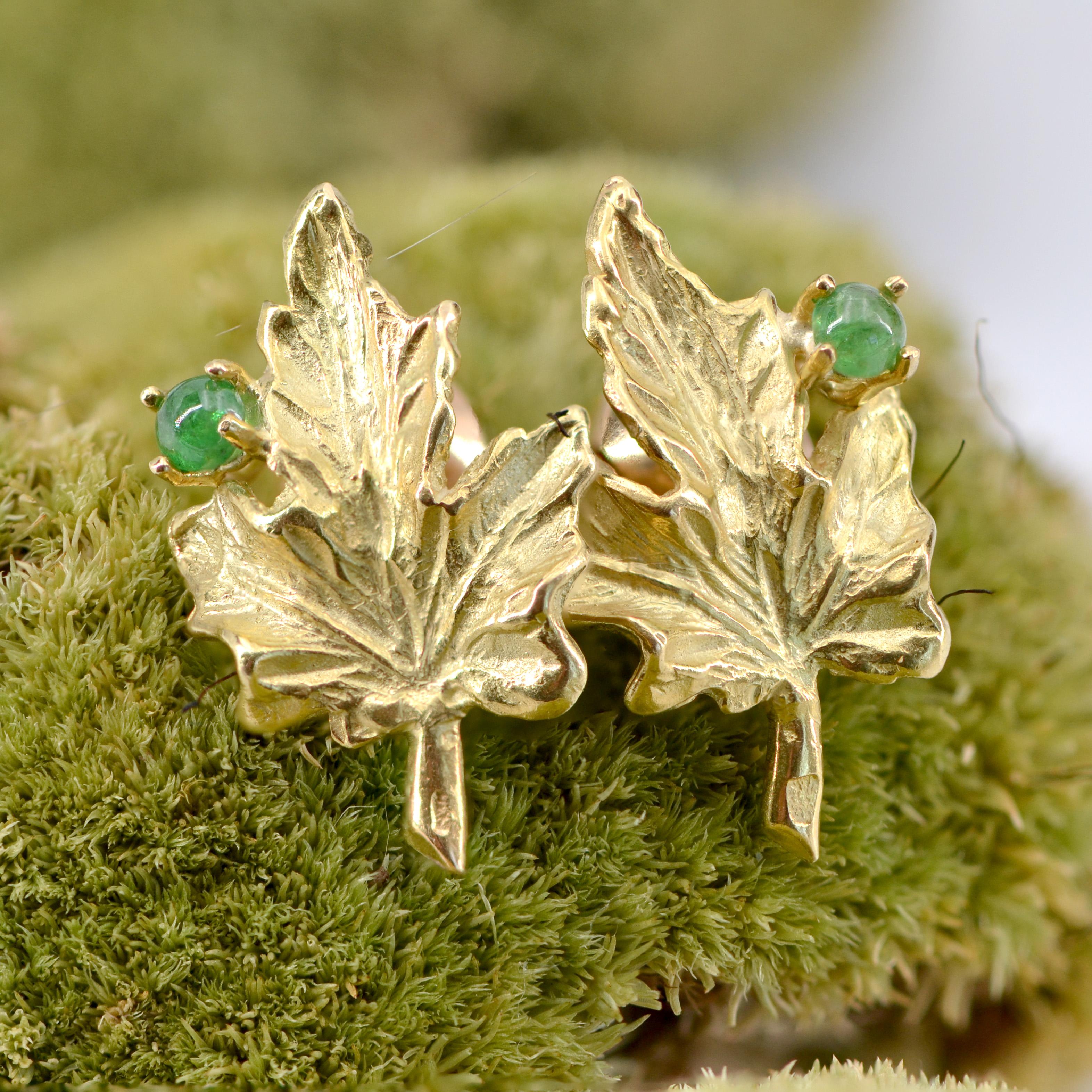 Retro 1960s Emerald 18 Karat Yellow Gold Vine Leaves Earrings