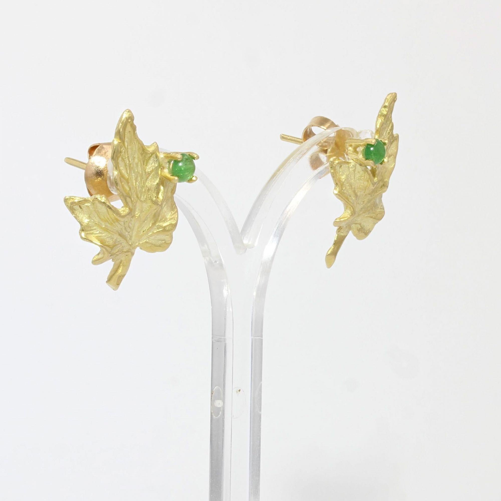 Women's 1960s Emerald 18 Karat Yellow Gold Vine Leaves Earrings