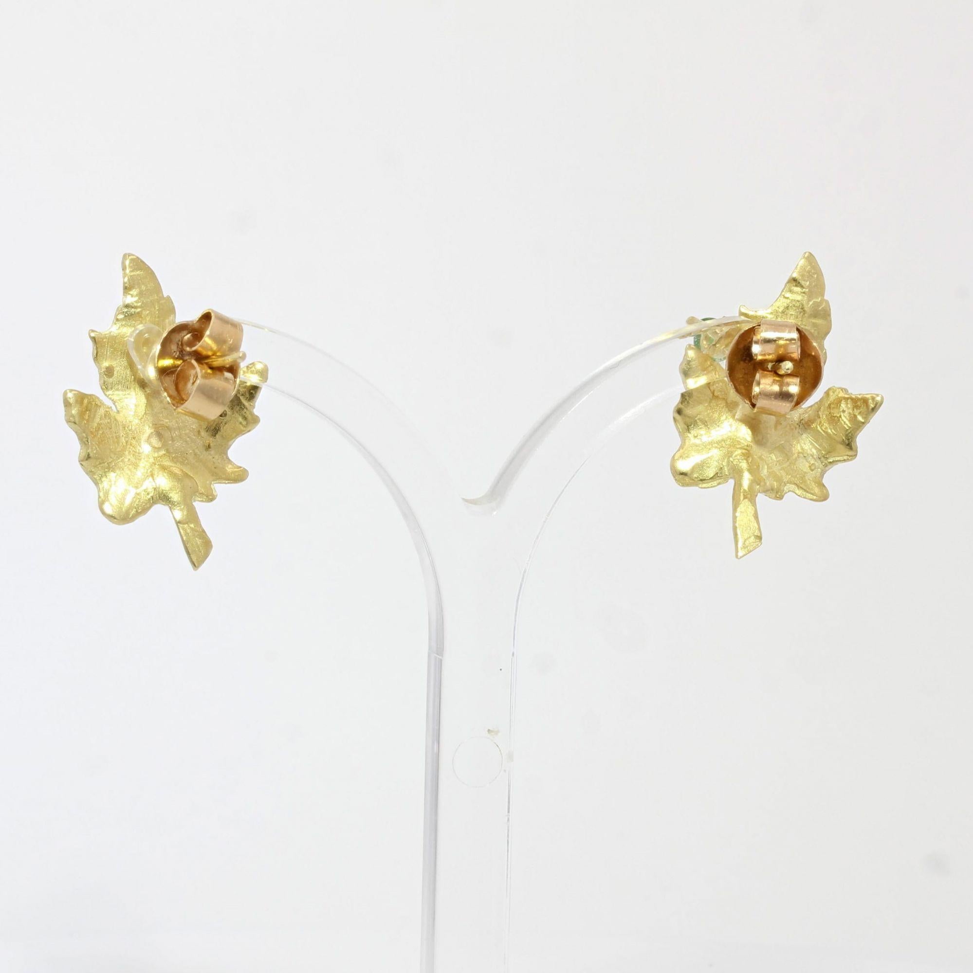 1960s Emerald 18 Karat Yellow Gold Vine Leaves Earrings 1