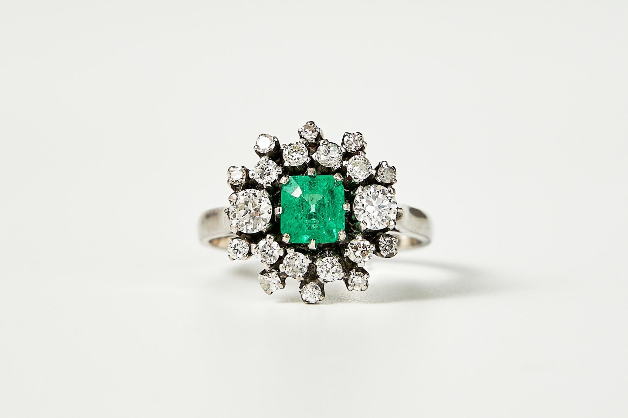 1960er Jahre Smaragd- und Diamant-Cluster-Ring „Starburst“ (Moderne) im Angebot