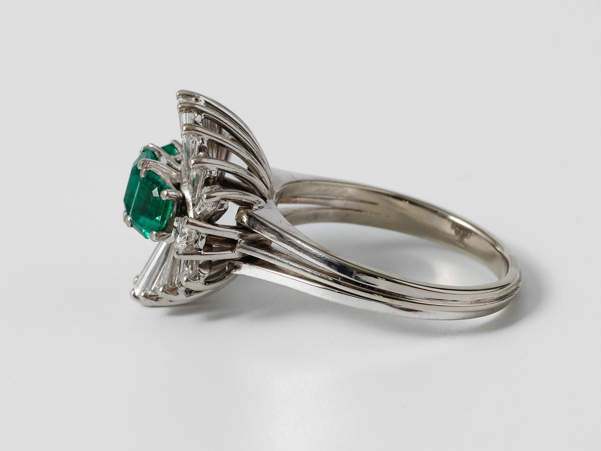 1960s emerald diamond ballerina ring For Sale 4