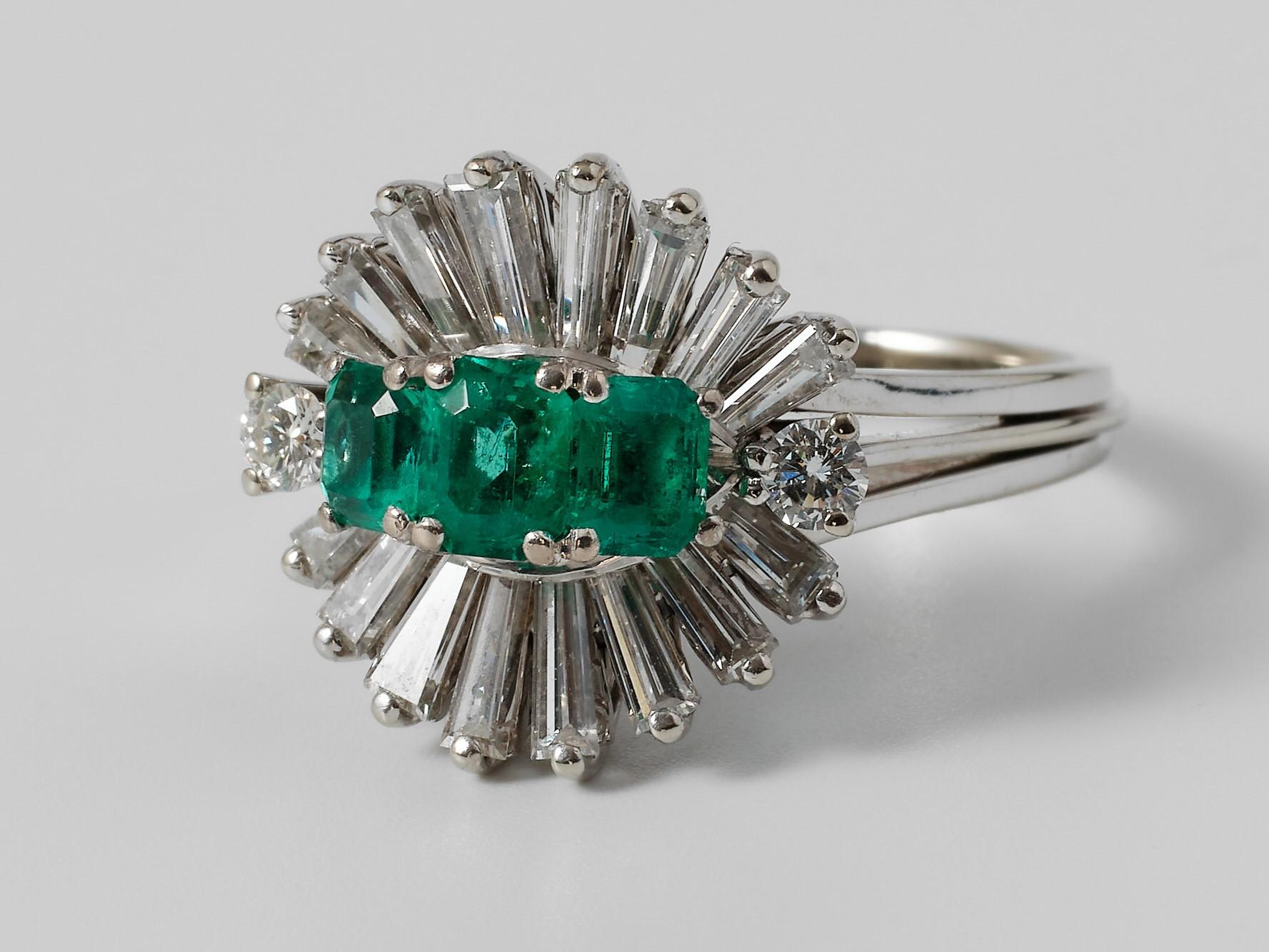 1960s emerald diamond ballerina ring For Sale 3
