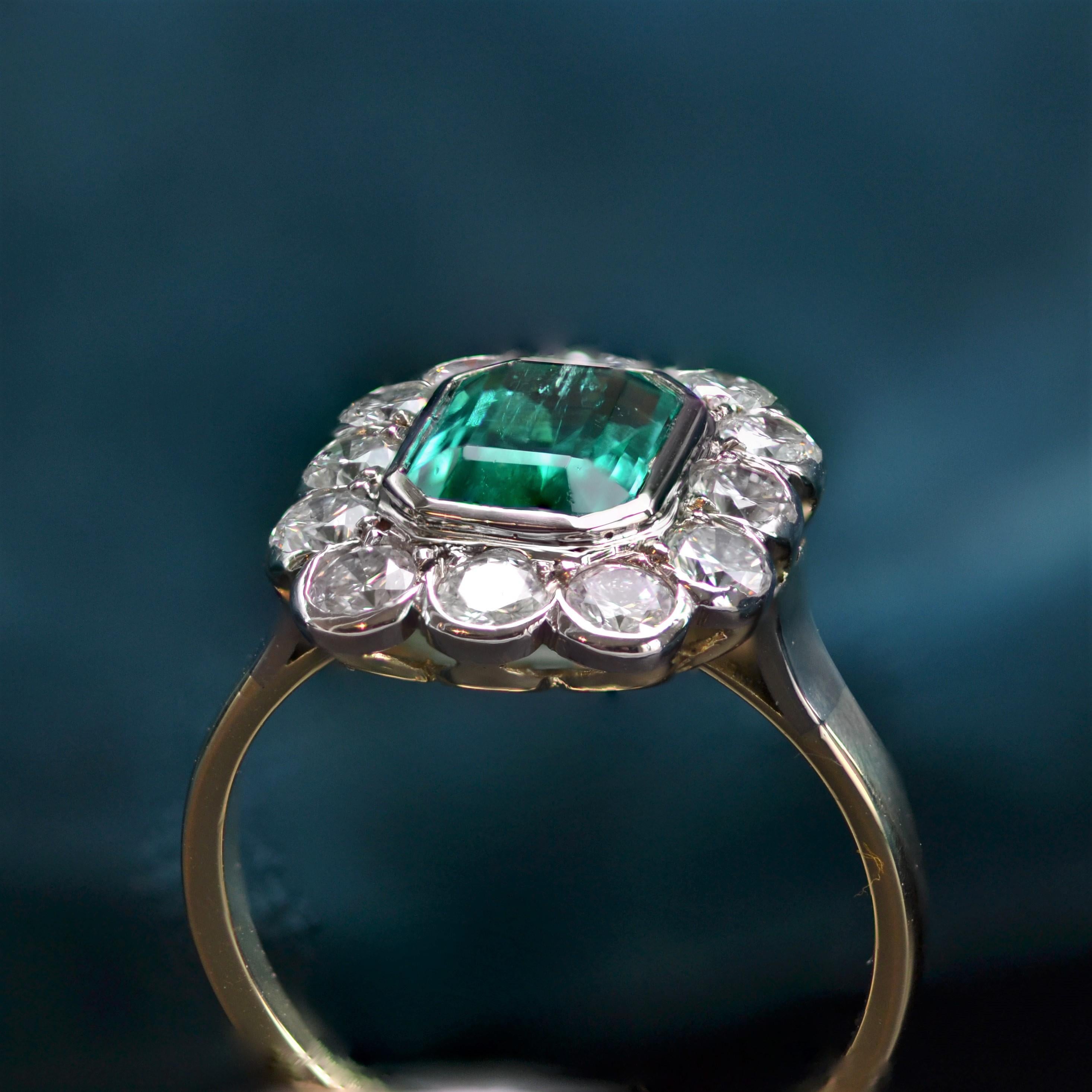 Bague rectangulaire en or jaune 18 carats et platine avec diamants et émeraudes, années 1960 en vente 4