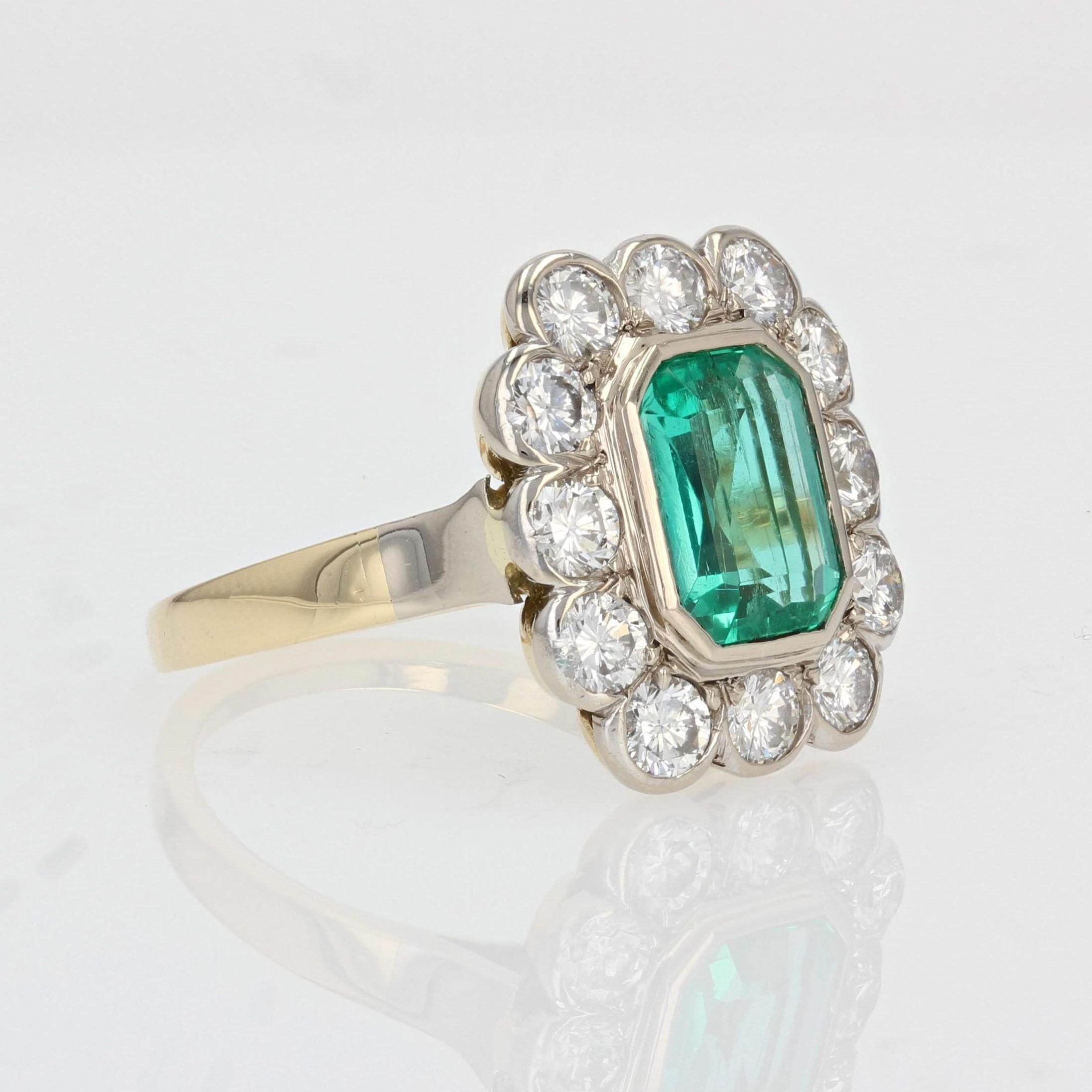 Bague rectangulaire en or jaune 18 carats et platine avec diamants et émeraudes, années 1960 en vente 5