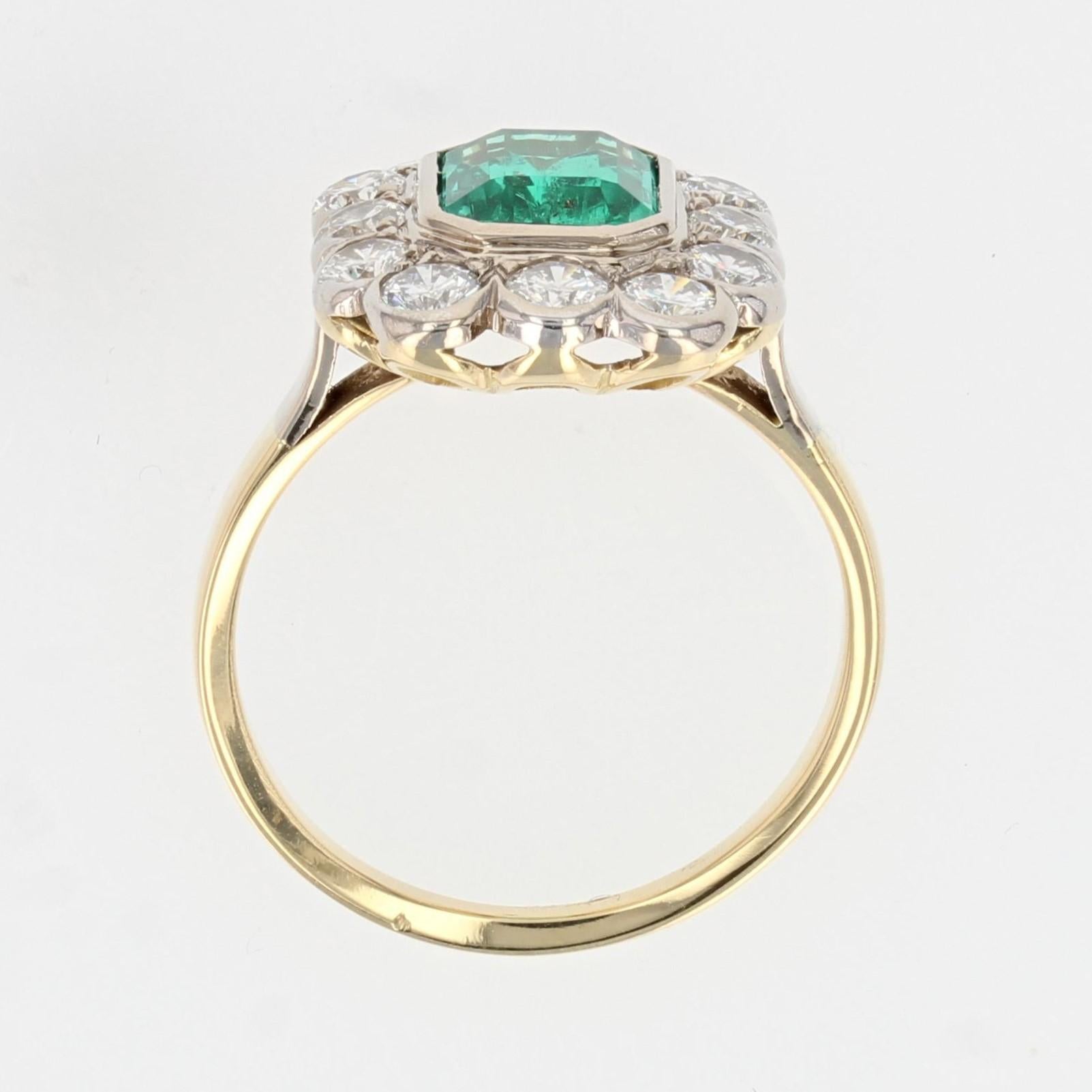 Bague rectangulaire en or jaune 18 carats et platine avec diamants et émeraudes, années 1960 en vente 9