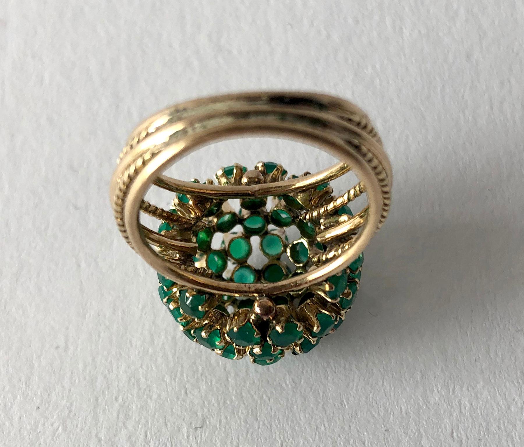 1960s Emerald Gold Starburst Ball Cocktail Ring In Good Condition In Palm Springs, CA