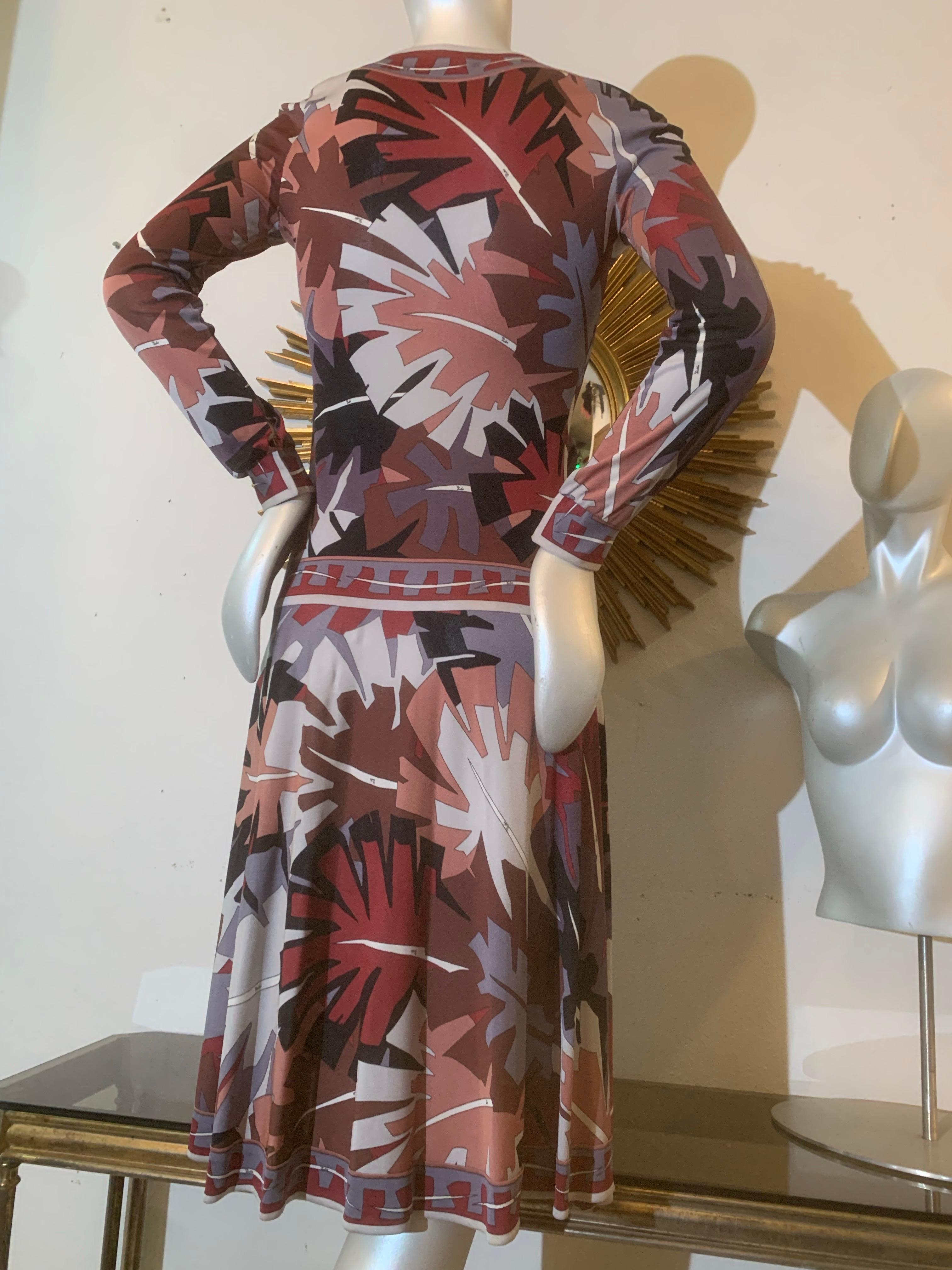 Robe de jour Emilio Pucci des années 1960, taille basse, jupe complète imprimée de grenouilles de palmier en vente 4