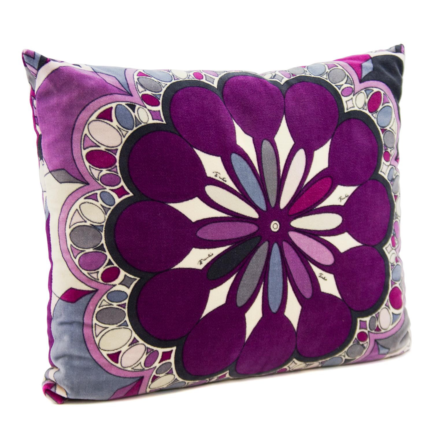 A small decorative velvet pillow from Emilio Pucci. The beautiful pillow features a purple print that resembles a star burst on one side and continues onto the other side with a scalloped detail and a bottom border. In excellent condition.  !3.5
