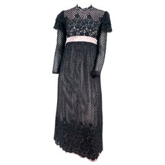 1960er Emma Domb Schwarzes und lavendelfarbenes Spitzenkleid