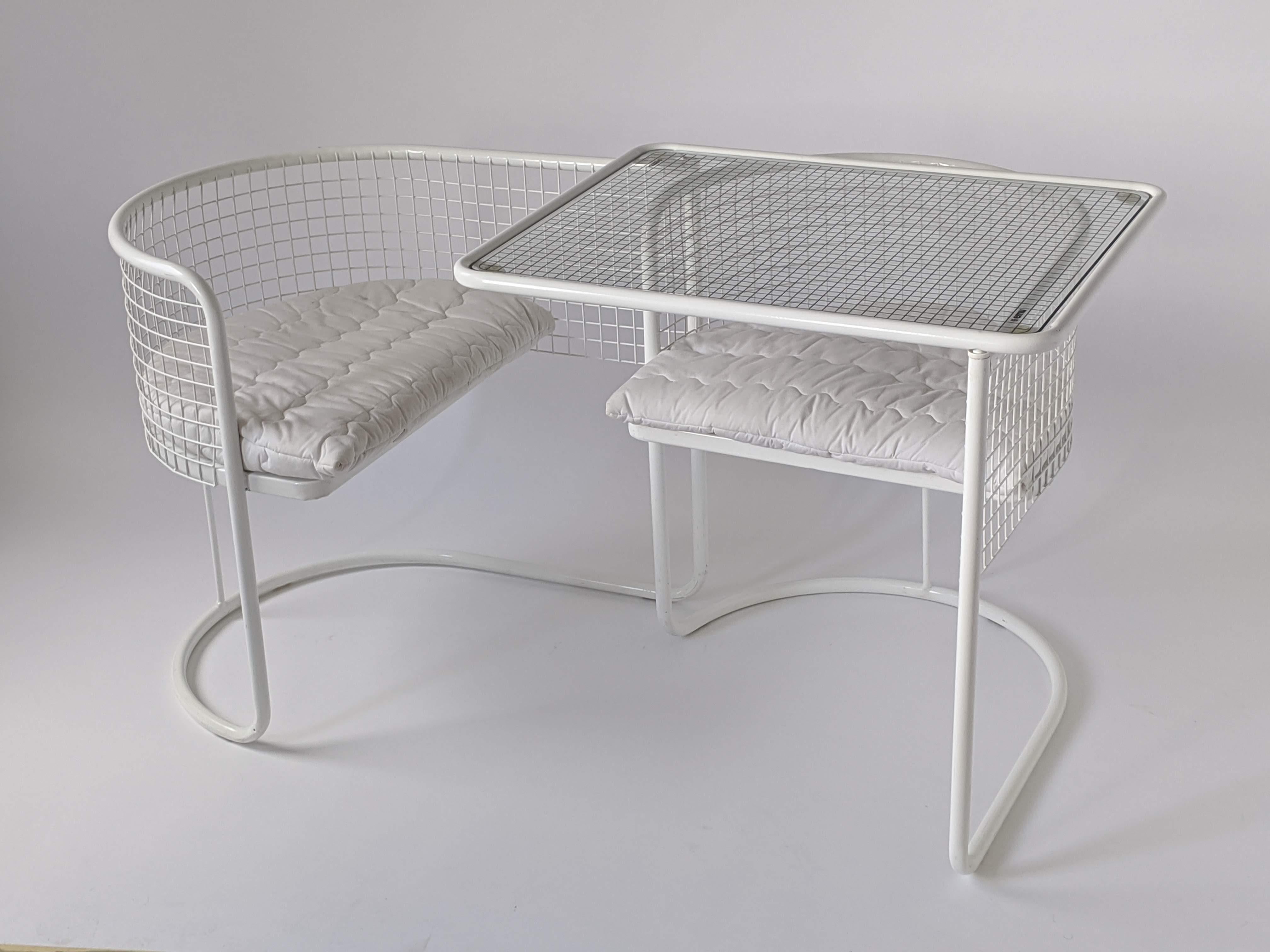 Powder-Coated 1960s EMU Pivoting Wire Chair Under Table System, Italy