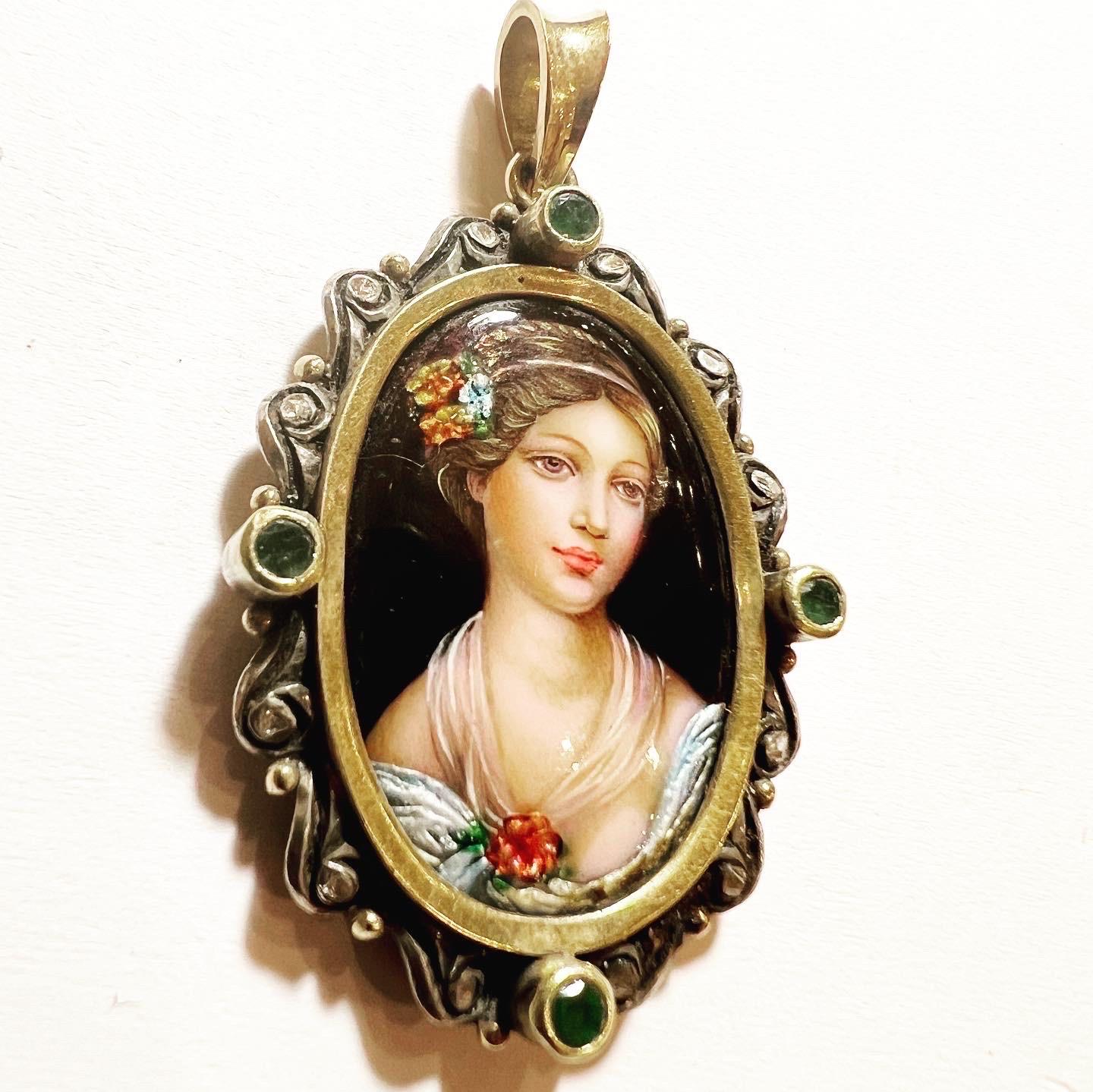 1960s Enamel 18k Yellow Gold Diamonds Emeralds Female Portrait Medal Pendant.
High quality hand painted enamel.
Amazing original pendant.
A gorgeous design, it could be a special addition to any antique jewelry collection!

Total weight of the