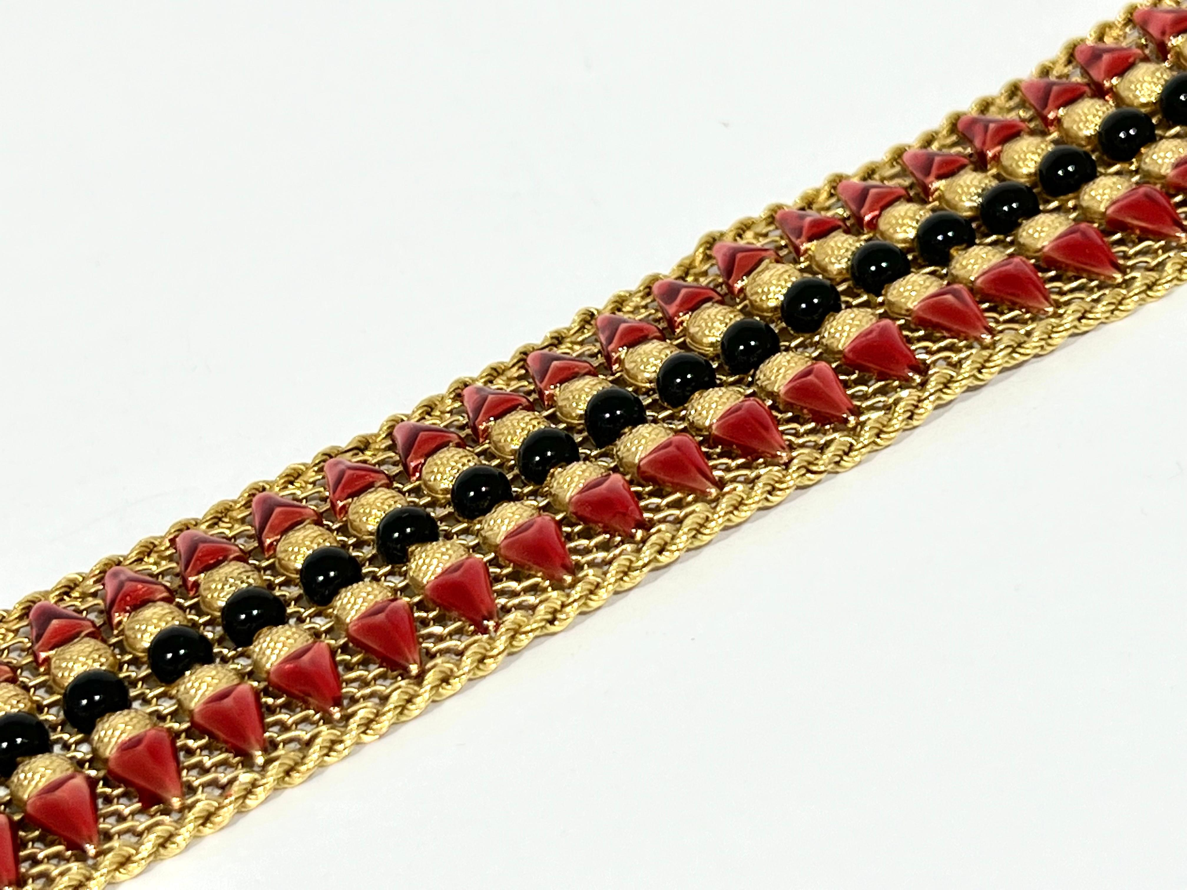Vintage 1960s 18K Yellow Gold Mesh Bracelet with red and black enamel geometric design - 
Beautiful and classic mesh design bracelet in excellent condition and beautiful to wear 
Weight: 57,5gr
Length 19cm /  7,48 inches 
Width 3cm   /  1,18 inches