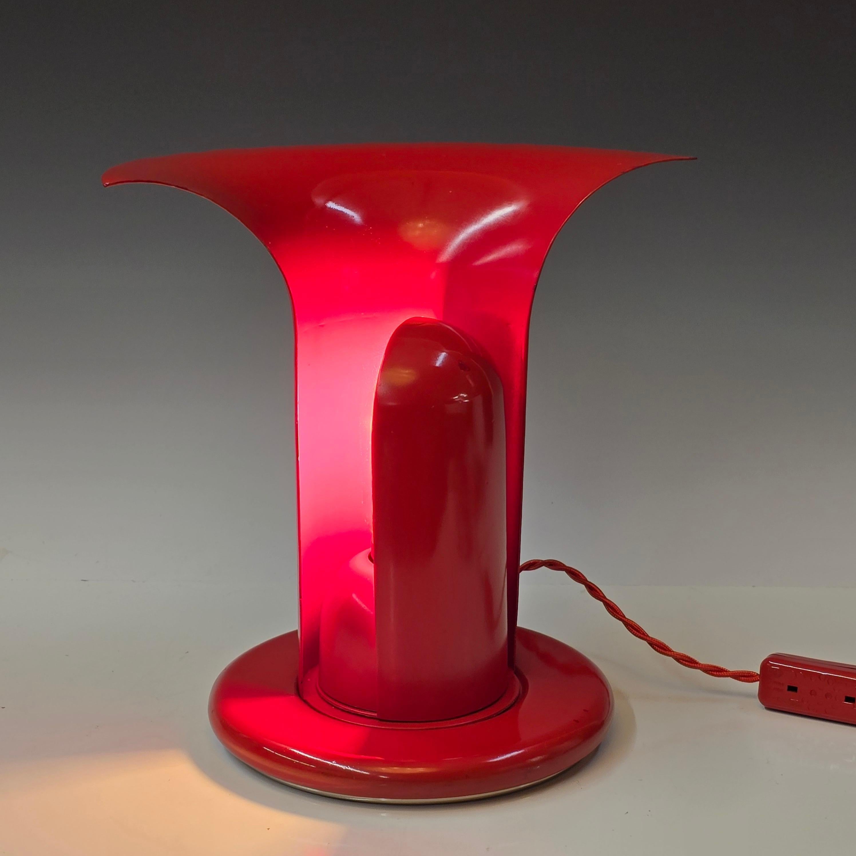 Lámpara italiana Eclipse de acero esmaltado de los años 60 en venta 2