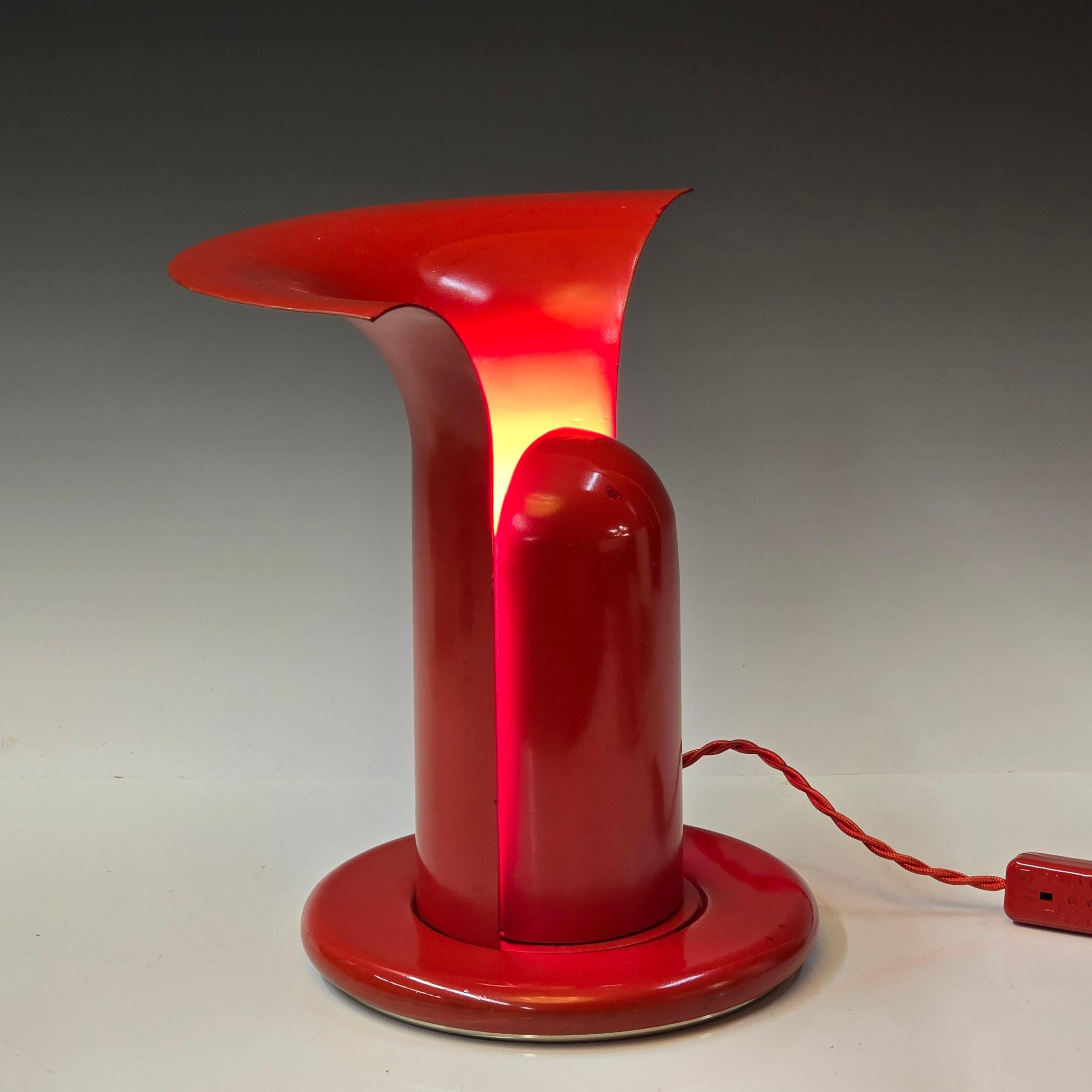 Lámpara italiana Eclipse de acero esmaltado de los años 60 mediados del siglo XX en venta