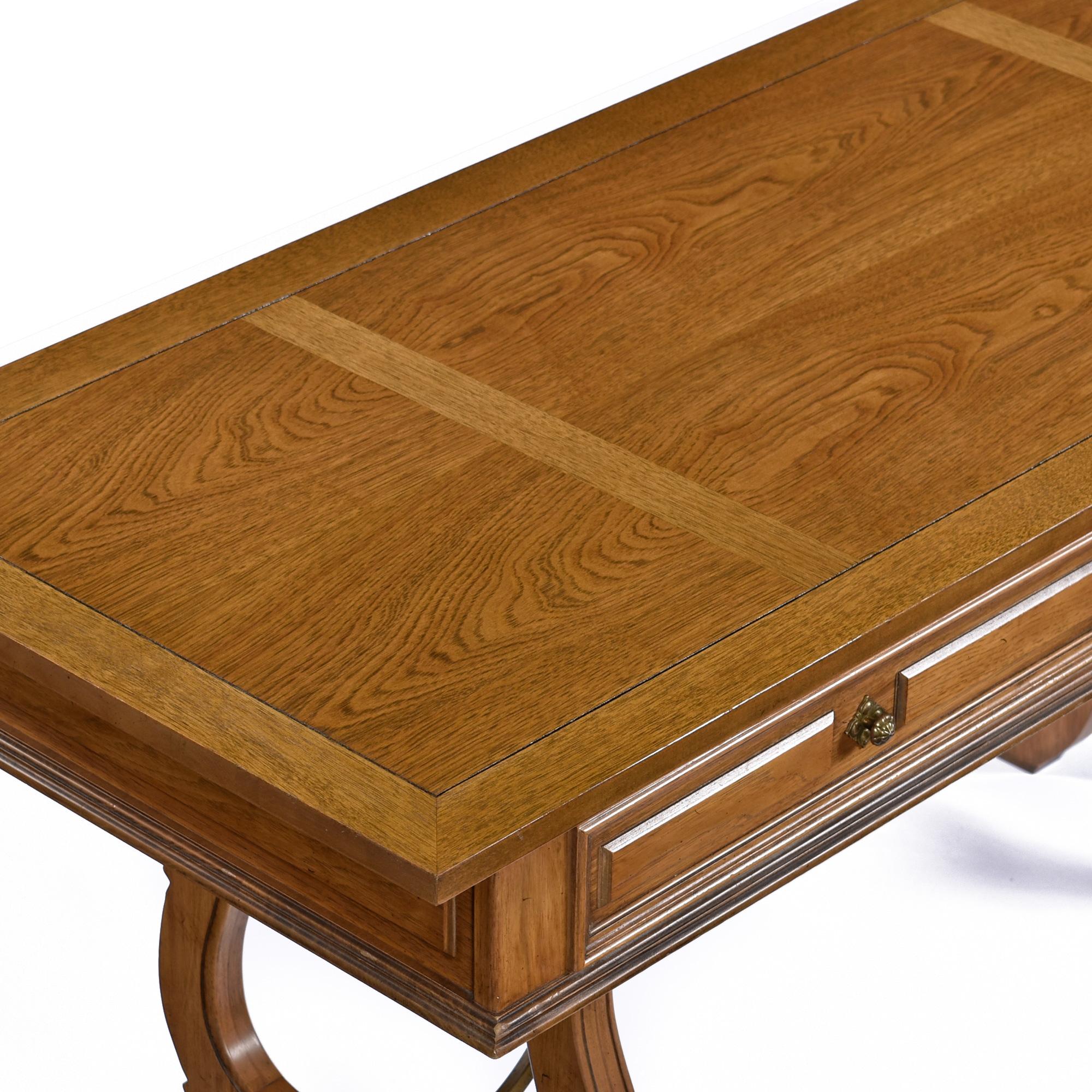 Console da scrivania Pecan in stile Regency inglese degli anni '60 di Thomasville in vendita 4