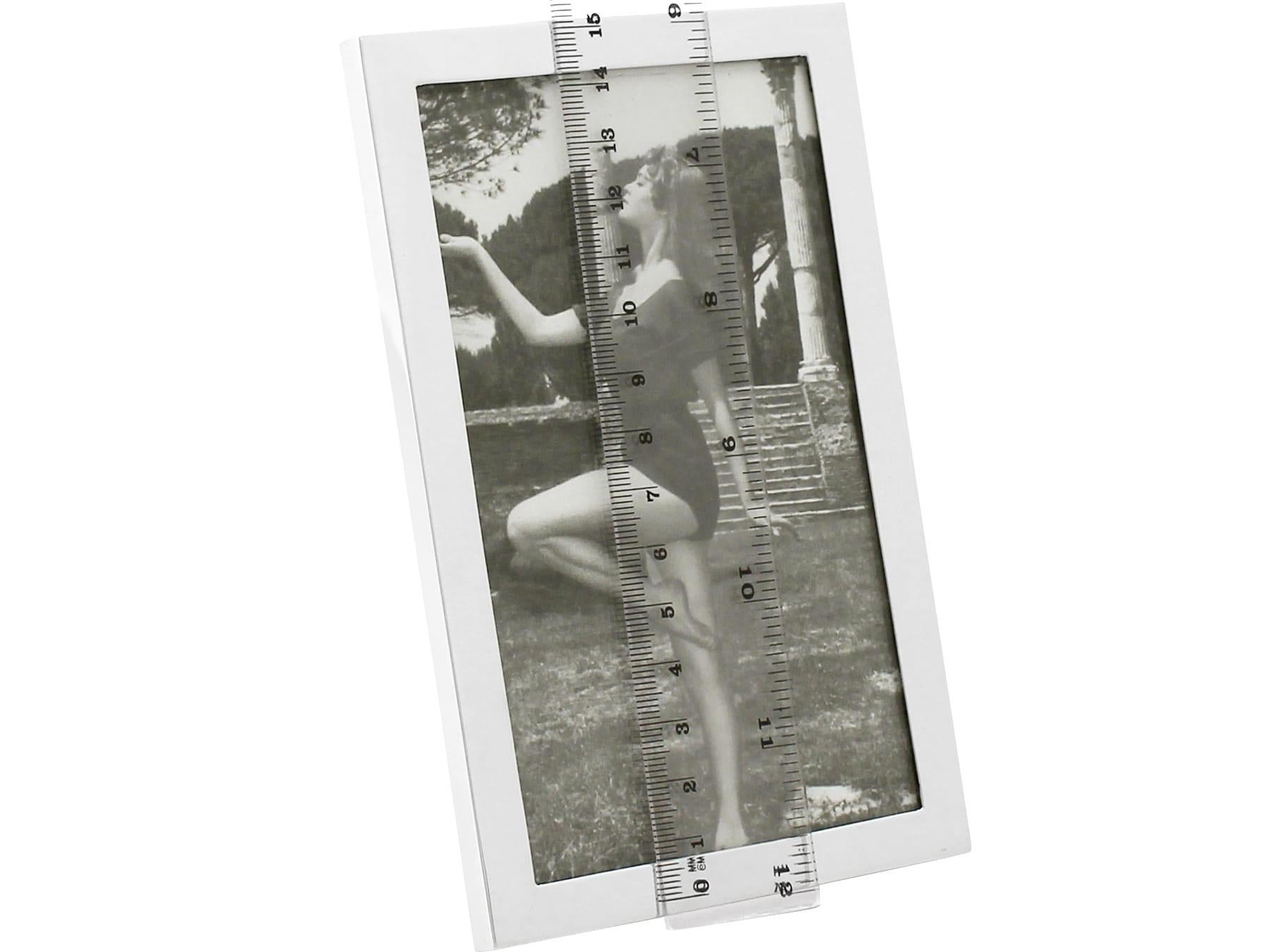 1960s English Sterling Silver Photograph Frame For Sale 5